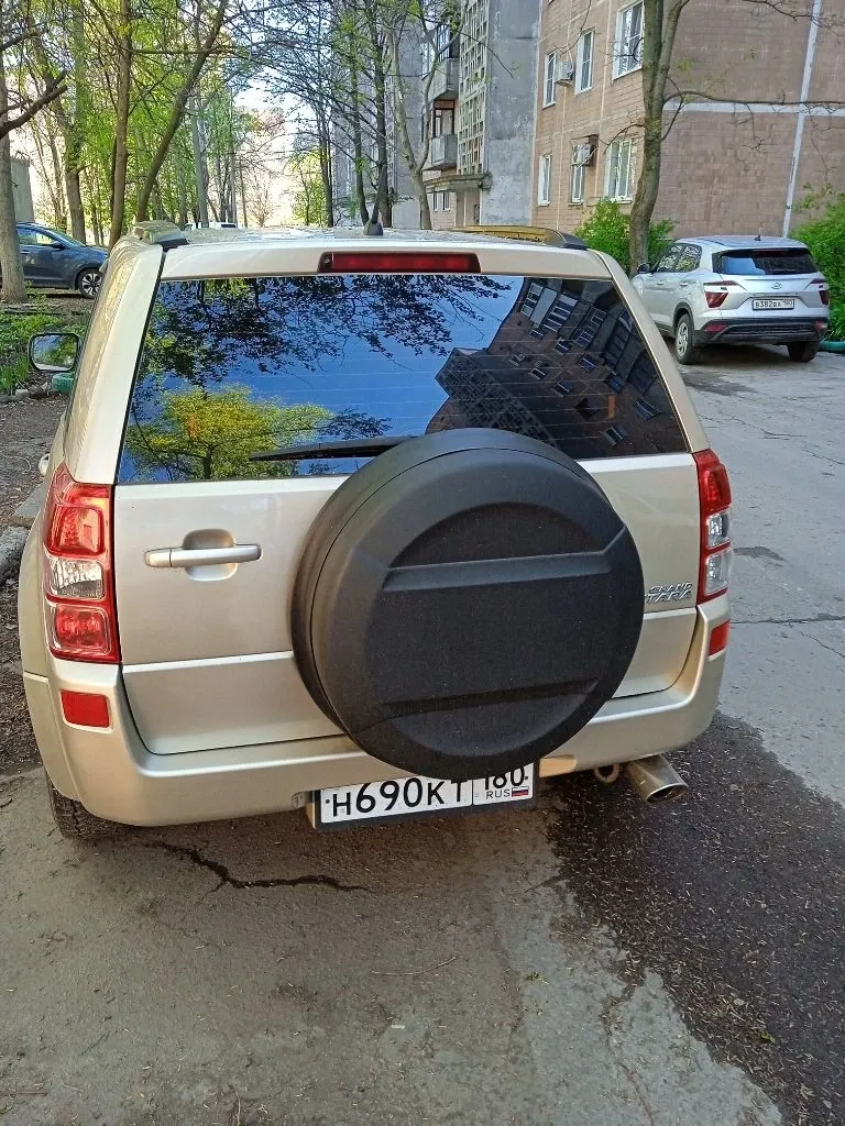 Suzuki grand vitara 2006, 2 литра, механика 5 ступенчатая, 2 ключа, полный привод, 140 л. с. , пробег 237705 км, цвет бежевый, состояние нормальное, тех. осмотр пройден. цена 900 000 руб. г. донецк, кировский район, текстильщик. +7 949 428 17 32, александр - фотография - 8