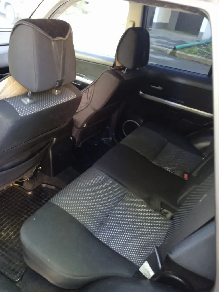 Suzuki grand vitara 2006, 2 литра, механика 5 ступенчатая, 2 ключа, полный привод, 140 л. с. , пробег 237705 км, цвет бежевый, состояние нормальное, тех. осмотр пройден. цена 900 000 руб. г. донецк, кировский район, текстильщик. +7 949 428 17 32, александр - фотография - 9