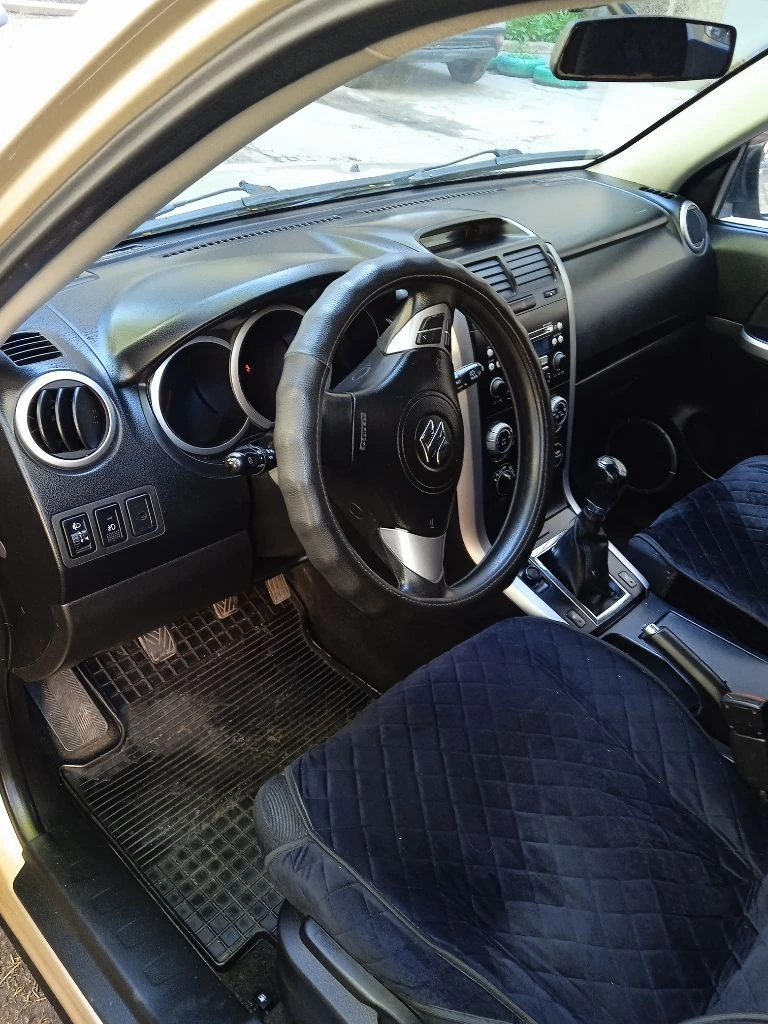 Suzuki grand vitara 2006, 2 литра, механика 5 ступенчатая, 2 ключа, полный привод, 140 л. с. , пробег 237705 км, цвет бежевый, состояние нормальное, тех. осмотр пройден. цена 900 000 руб. г. донецк, кировский район, текстильщик. +7 949 428 17 32, александр - фотография - 5