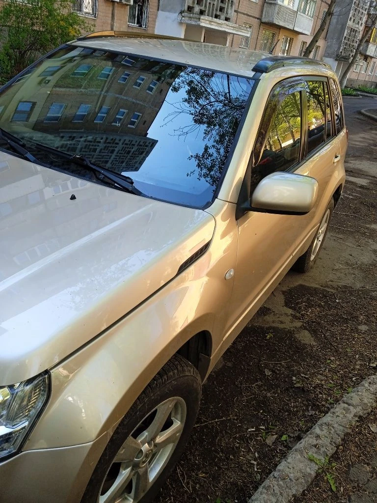 Suzuki grand vitara 2006, 2 литра, механика 5 ступенчатая, 2 ключа, полный привод, 140 л. с. , пробег 237705 км, цвет бежевый, состояние нормальное, тех. осмотр пройден. цена 900 000 руб. г. донецк, кировский район, текстильщик. +7 949 428 17 32, александр - фотография - 6