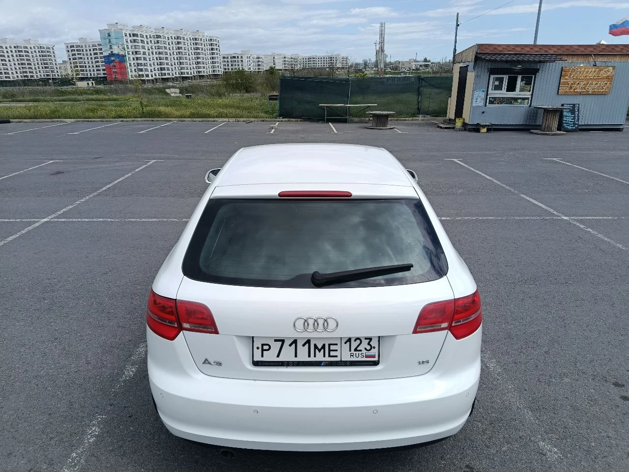 Ауди а 3. машина в отличном состоянии, 2010 год. мотор самый простой и надёжный 1.6 mpi, пробег 190 т. км. , масло не берет. кузов без гнили, ржавчины и прочих дефектов(машина южная). коробка автомат обслужена. ходовая часть в отличном состоянии. расход топлива трасса 6, город 7 литров. комплектация ( круиз, парктроник, датчик света, датчик дождя, двухзонный климат, электропакет, бортовой компьютер, подогрев сидений). по комплектации всё работает. птс оригинал. документы готовы к переоформлению. смотреть на изумрудном, мариуполь цена 755 т. р. торг. +79495583044 - фотография - 4