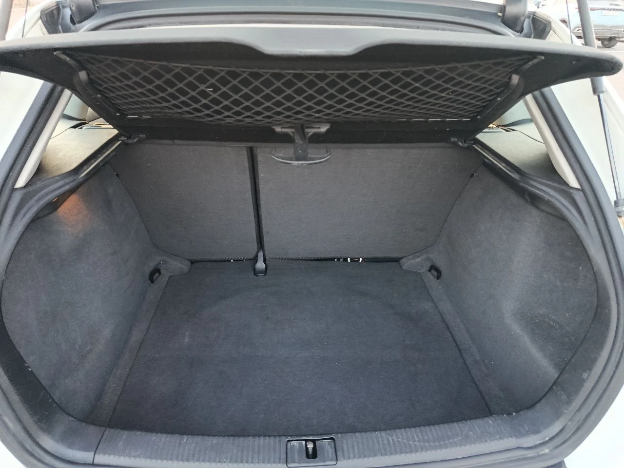 Ауди а 3. машина в отличном состоянии, 2010 год. мотор самый простой и надёжный 1.6 mpi, пробег 190 т. км. , масло не берет. кузов без гнили, ржавчины и прочих дефектов(машина южная). коробка автомат обслужена. ходовая часть в отличном состоянии. расход топлива трасса 6, город 7 литров. комплектация ( круиз, парктроник, датчик света, датчик дождя, двухзонный климат, электропакет, бортовой компьютер, подогрев сидений). по комплектации всё работает. птс оригинал. документы готовы к переоформлению. смотреть на изумрудном, мариуполь цена 755 т. р. торг. +79495583044 - фотография - 8