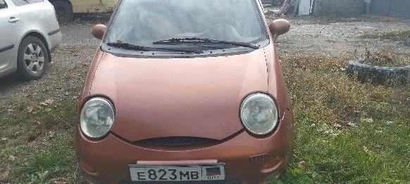 Чери qq s11,пробег 202 тысячи, машина продается целиком под разбор,4 стеклоподъемника проданы, машина была ударена в заднюю часть, буксировочный крюк был сломан и там осталась часть, машина стоит чуть больше 5 лет, днр постоянный, нужно подваривать пороги, ну возможно еще где-то, резина вся лысая, передние правое после подкачки спускает, машина едет в перед назад, но с тормозами беда, не всегда тормозит и бывает глохнет при торможении, осмотр в пролетарском районе, стоит во дворе, недалеко от бывшего училище 124,цена 80 тыс руб, возможен небольшой торг, +79493961321. - фотография - 11