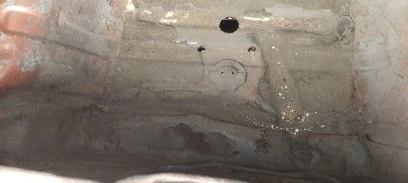 Чери qq s11,пробег 202 тысячи, машина продается целиком под разбор,4 стеклоподъемника проданы, машина была ударена в заднюю часть, буксировочный крюк был сломан и там осталась часть, машина стоит чуть больше 5 лет, днр постоянный, нужно подваривать пороги, ну возможно еще где-то, резина вся лысая, передние правое после подкачки спускает, машина едет в перед назад, но с тормозами беда, не всегда тормозит и бывает глохнет при торможении, осмотр в пролетарском районе, стоит во дворе, недалеко от бывшего училище 124,цена 80 тыс руб, возможен небольшой торг, +79493961321. - фотография - 5