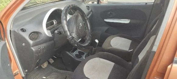 Чери qq s11,пробег 202 тысячи, машина продается целиком под разбор,4 стеклоподъемника проданы, машина была ударена в заднюю часть, буксировочный крюк был сломан и там осталась часть, машина стоит чуть больше 5 лет, днр постоянный, нужно подваривать пороги, ну возможно еще где-то, резина вся лысая, передние правое после подкачки спускает, машина едет в перед назад, но с тормозами беда, не всегда тормозит и бывает глохнет при торможении, осмотр в пролетарском районе, стоит во дворе, недалеко от бывшего училище 124,цена 80 тыс руб, возможен небольшой торг, +79493961321. - фотография - 7