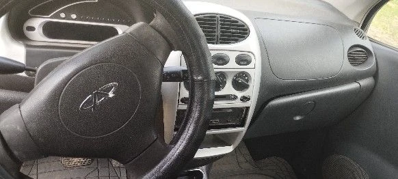 Чери qq s11,пробег 202 тысячи, машина продается целиком под разбор,4 стеклоподъемника проданы, машина была ударена в заднюю часть, буксировочный крюк был сломан и там осталась часть, машина стоит чуть больше 5 лет, днр постоянный, нужно подваривать пороги, ну возможно еще где-то, резина вся лысая, передние правое после подкачки спускает, машина едет в перед назад, но с тормозами беда, не всегда тормозит и бывает глохнет при торможении, осмотр в пролетарском районе, стоит во дворе, недалеко от бывшего училище 124,цена 80 тыс руб, возможен небольшой торг, +79493961321. - фотография - 8