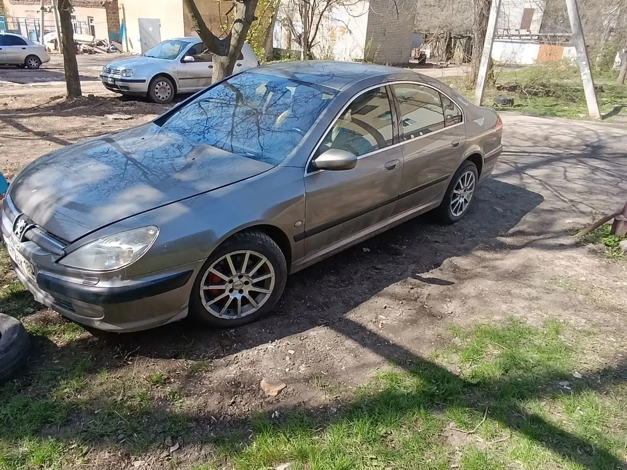 Продам авто, г. донецк модель: peugeot 607 год выпуска: 2003 тип кузова: седан объем двигателя: 2.9 литра мощность л. с.: 197-205 пробег: 257 тыс коробка передач: автомат вид топлива: бензин цвет: серый учёт: рф доп свойства: электро зеркала, электро стеклоподъёмники передние и задние, подогрев передних, задних сидений, кондиционер, климат контроль, центральный замок, парктроник, резина: зимняя на дисках, летняя в комплекте состояние кузова: кузов оцинкованный, имеются потёртости, рыжиков нет что выполнено по машине выполнено: замена опор стоек 2 стороны, замена стоек стабилизатора, тормозные колодки в круг, шаровые поменяны, разработаны суппорта направляющих, стартер заменен, рулевая тяга заменена, датчик обсорбера заменён, датчик впускного коллектора заменён, катушки+ свечи оригинал поменяны, масла +фильтра все поменяны, подушка двигателя поменяна, радиатор заменен, бензонасос заменен, бачок антифриза заменен, ремень грм заменён, аккумуляторы 2шт заменены, прошита на евро 2, все делал под себя цена: руб. 400 тыс тел. :+79495246172, торг уместен, по машине все расскажу у капота - фотография - 8