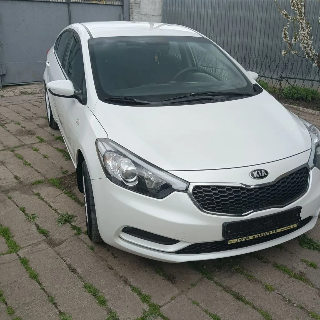Kia creato, 2013 года. автомобиль с надежной механической кпп, кузов в отличном состоянии, без дтп, без ржавчин, ухоженный салон, в котором не курили, бережная эксплуатация, своевременная замена масла и фильтров, двигатель работает как часы, масло не ест. в автомобиле имеется 3-х уровневый обогрев передних сидений, заднего стекла и зеркал, электростеклоподъемники, штатная аудиосистема, кондиционер, авс, установлена сигнализация star line, имеется два ключа, комплект зимней резины на стальных дисках. автомобиль приобретался в автосалоне у официального дилера. я единственный собственник. стоимость: 1050000 руб. телефон: +79491741655 - фотография - 10