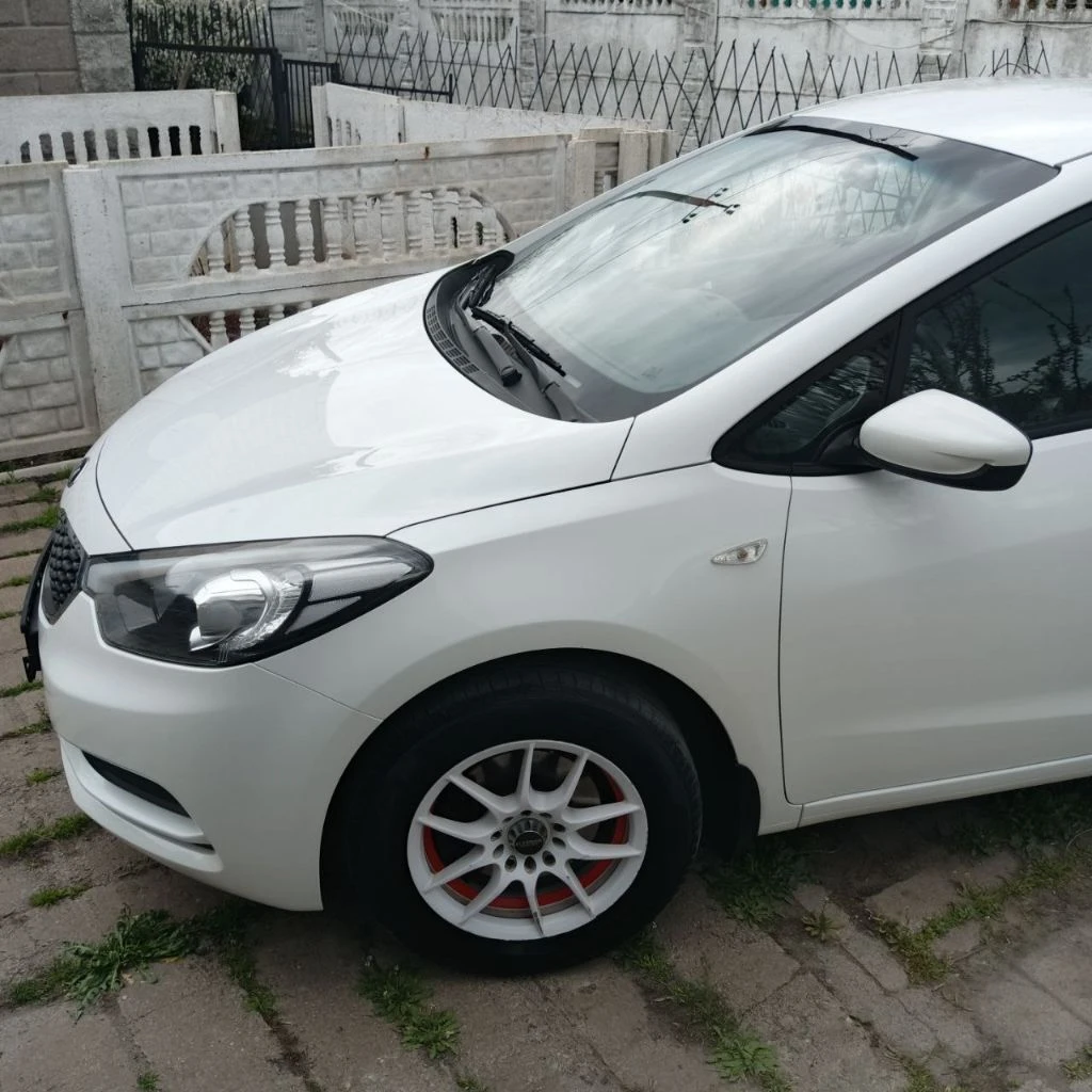 Kia creato, 2013 года. автомобиль с надежной механической кпп, кузов в отличном состоянии, без дтп, без ржавчин, ухоженный салон, в котором не курили, бережная эксплуатация, своевременная замена масла и фильтров, двигатель работает как часы, масло не ест. в автомобиле имеется 3-х уровневый обогрев передних сидений, заднего стекла и зеркал, электростеклоподъемники, штатная аудиосистема, кондиционер, авс, установлена сигнализация star line, имеется два ключа, комплект зимней резины на стальных дисках. автомобиль приобретался в автосалоне у официального дилера. я единственный собственник. стоимость: 1050000 руб. телефон: +79491741655 - фотография - 9