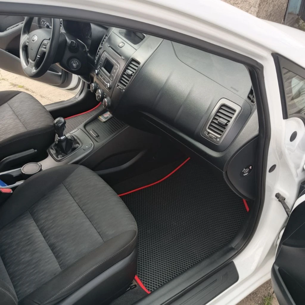 Kia creato, 2013 года. автомобиль с надежной механической кпп, кузов в отличном состоянии, без дтп, без ржавчин, ухоженный салон, в котором не курили, бережная эксплуатация, своевременная замена масла и фильтров, двигатель работает как часы, масло не ест. в автомобиле имеется 3-х уровневый обогрев передних сидений, заднего стекла и зеркал, электростеклоподъемники, штатная аудиосистема, кондиционер, авс, установлена сигнализация star line, имеется два ключа, комплект зимней резины на стальных дисках. автомобиль приобретался в автосалоне у официального дилера. я единственный собственник. стоимость: 1050000 руб. телефон: +79491741655 - фотография - 3