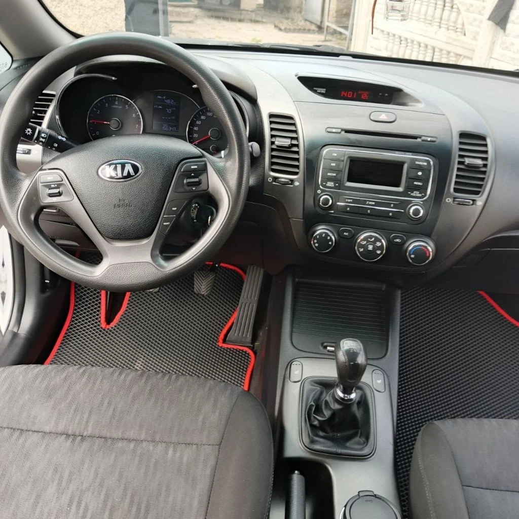 Kia creato, 2013 года. автомобиль с надежной механической кпп, кузов в отличном состоянии, без дтп, без ржавчин, ухоженный салон, в котором не курили, бережная эксплуатация, своевременная замена масла и фильтров, двигатель работает как часы, масло не ест. в автомобиле имеется 3-х уровневый обогрев передних сидений, заднего стекла и зеркал, электростеклоподъемники, штатная аудиосистема, кондиционер, авс, установлена сигнализация star line, имеется два ключа, комплект зимней резины на стальных дисках. автомобиль приобретался в автосалоне у официального дилера. я единственный собственник. стоимость: 1050000 руб. телефон: +79491741655 - фотография - 4