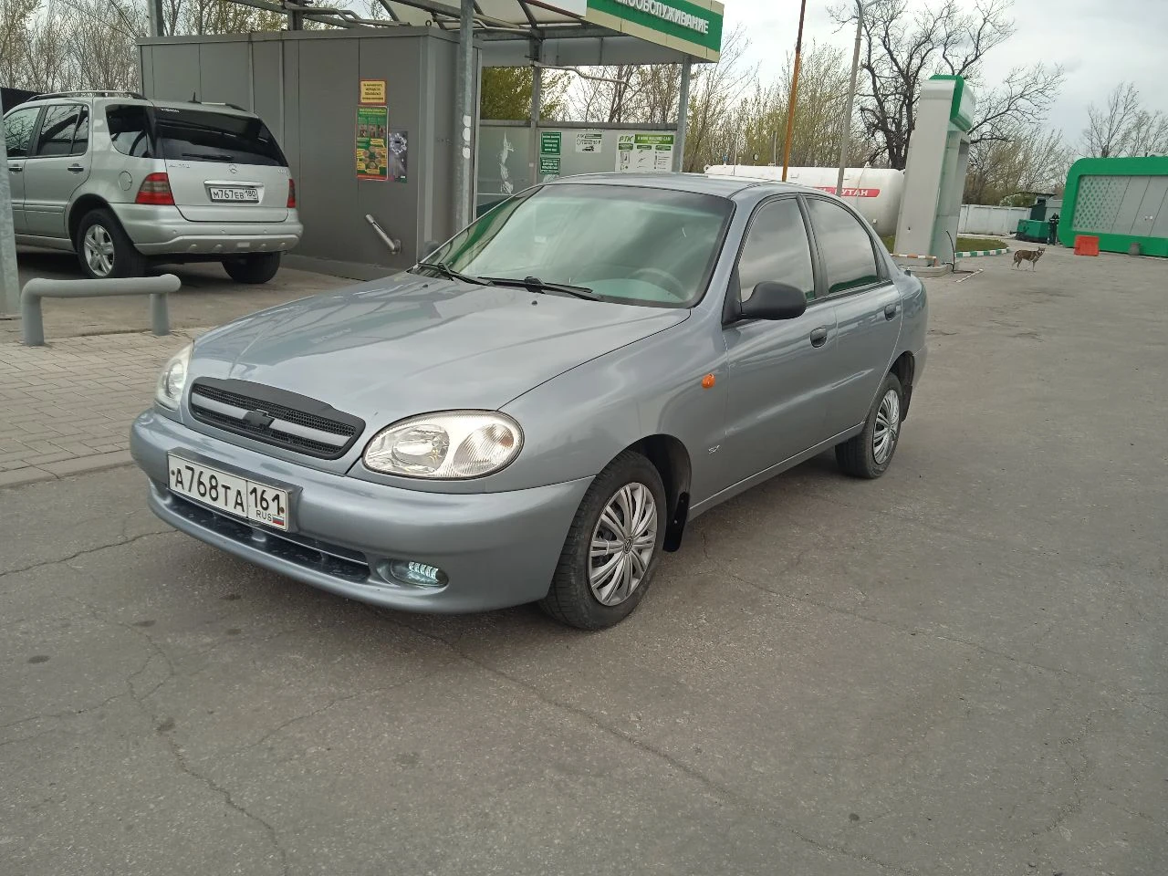 Продам шевроле ланос цена 320тыс, рублей,2008год, объем двигателя 1,5 комплектация sx, кондиционер, передние электростеклоподьемники, гидроусилитель руля, air bag, два ключа, два брелка центральный замок, свет led, камера заднего вида, магнитола андроид, тонировка, шины летние r14, с документами порядок, не гнилая не ржавая не варена в дтп не учавствовала, вложений не требует в хорошем состоянии полностью обслужена. смотреть авто город шахтёрск все интересующие вопросы по телефону+79495963046 - фотография - 6