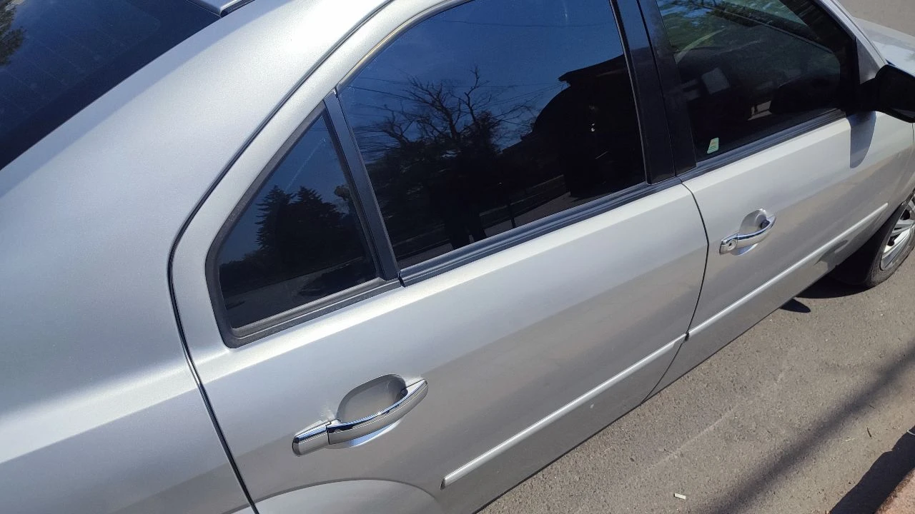 Ford mondeo 3 1.8 бензин 2005г г. макеевка я 1 владелец в птс, мкпп 5ст. родной пробег 305тыс. родной!. по машине много всего сделано за машиной следил и ухаживал как будто другой не будет. было сделано: заменены поршневые кольца (колбен) шатун вкладыши(колбен) прокладка гбц (виктор рейнз) болты гбц(рейнз) масл сьемн колпачки(виктор рейнз) отрегулированы зазоры стаканчиков. ровно выпуск 0.30 впуск 0.25. (очень муторное дело кто знает! я присутствовал) заменён полность комплект цепи грм с натяжителем, звёздами, успокоителями. 2024г(фото отчёт имеется) заменены 2 обводных ролика навесного. так же и сам ремень. в 2025г. убрана болячка вихревых заслонок заменил втулки во впускном коллекторе на капролоновые. открываются закрываются четко без посторонних звуков и дизеления. заменена корзина и ведомый диск. в 2022г стоит новый двухмассовый маховик(сакс) старый отдам в придачу оказался живой. так как стучал выжимной заменил и его(старые запчасти имеются, раз уж залез поставил новый маховик (43тыс руб)в 2022г. кпп втыкаются все передачи как и должны. (мягко и без усилия) почищена полностью система егр. ( при капитал. ремонте) заменена сетка бензонасоса в баке( была практически чистая) так же заменён мотор бензонасоса! свечи менялись 16тыс, назад ( нареканий нет) катушка новая и проводам высоковольтным 2 года. все старые запчасти имеются. катализатор вырезан. машина не прошивалась. динамика не изменилась ни как. едет бодро на свои 1.8. обслужены в начале лета суппорта. установлена андроид магнитола 10дюймов. подключена камера заднего вида, gps трекер. подрулевые лепестки подключены так же, вай фай блютуз и т д. музыка звучит. ходовка: год назад заменены передние амортизаторы. задн. зайлент стабилизатора. ступичные подшипники оба перед. в 2026г. передние тормозные диски заменил на новые в 2025г. (вентилируемые) стойки стаб. шаровые опоры, рул наконечники. наружные шрузы(оба)заменены, стояли ещё родные. авто сбитая нет не стуков не грюков. .. комфортная как для водителя так и для пассажиров. салон чистый и имеет вид. шины лето. r16. в 2023 году довел до исправного состояния кондиционер, был разобран компрессор и заменены прокладки, заменена трубка высокого давление причина ухода фриона. заменён антифриз. масло в кпп. 2024г по кузову есть нюансы возрастные. но по мере поступления всё убиралось. хранение гаражное. два ключа сигнализация, откр закрытие с кнопки. продажа (переоформление мрэо) тех осмотр пройден. дк на руках 2026г. - фотография - 4