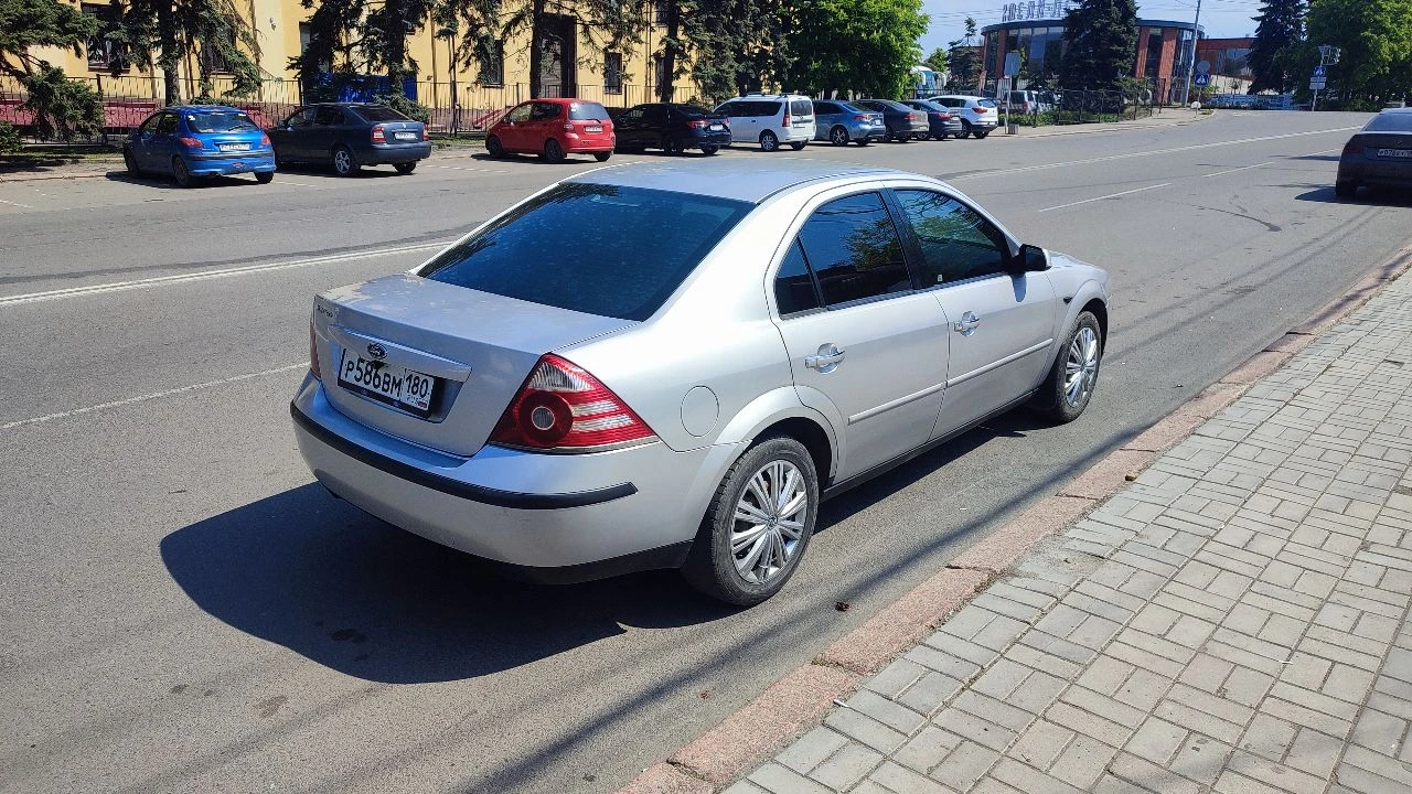 Ford mondeo 3 1.8 бензин 2005г г. макеевка я 1 владелец в птс, мкпп 5ст. родной пробег 305тыс. родной!. по машине много всего сделано за машиной следил и ухаживал как будто другой не будет. было сделано: заменены поршневые кольца (колбен) шатун вкладыши(колбен) прокладка гбц (виктор рейнз) болты гбц(рейнз) масл сьемн колпачки(виктор рейнз) отрегулированы зазоры стаканчиков. ровно выпуск 0.30 впуск 0.25. (очень муторное дело кто знает! я присутствовал) заменён полность комплект цепи грм с натяжителем, звёздами, успокоителями. 2024г(фото отчёт имеется) заменены 2 обводных ролика навесного. так же и сам ремень. в 2025г. убрана болячка вихревых заслонок заменил втулки во впускном коллекторе на капролоновые. открываются закрываются четко без посторонних звуков и дизеления. заменена корзина и ведомый диск. в 2022г стоит новый двухмассовый маховик(сакс) старый отдам в придачу оказался живой. так как стучал выжимной заменил и его(старые запчасти имеются, раз уж залез поставил новый маховик (43тыс руб)в 2022г. кпп втыкаются все передачи как и должны. (мягко и без усилия) почищена полностью система егр. ( при капитал. ремонте) заменена сетка бензонасоса в баке( была практически чистая) так же заменён мотор бензонасоса! свечи менялись 16тыс, назад ( нареканий нет) катушка новая и проводам высоковольтным 2 года. все старые запчасти имеются. катализатор вырезан. машина не прошивалась. динамика не изменилась ни как. едет бодро на свои 1.8. обслужены в начале лета суппорта. установлена андроид магнитола 10дюймов. подключена камера заднего вида, gps трекер. подрулевые лепестки подключены так же, вай фай блютуз и т д. музыка звучит. ходовка: год назад заменены передние амортизаторы. задн. зайлент стабилизатора. ступичные подшипники оба перед. в 2026г. передние тормозные диски заменил на новые в 2025г. (вентилируемые) стойки стаб. шаровые опоры, рул наконечники. наружные шрузы(оба)заменены, стояли ещё родные. авто сбитая нет не стуков не грюков. .. комфортная как для водителя так и для пассажиров. салон чистый и имеет вид. шины лето. r16. в 2023 году довел до исправного состояния кондиционер, был разобран компрессор и заменены прокладки, заменена трубка высокого давление причина ухода фриона. заменён антифриз. масло в кпп. 2024г по кузову есть нюансы возрастные. но по мере поступления всё убиралось. хранение гаражное. два ключа сигнализация, откр закрытие с кнопки. продажа (переоформление мрэо) тех осмотр пройден. дк на руках 2026г. - фотография - 1