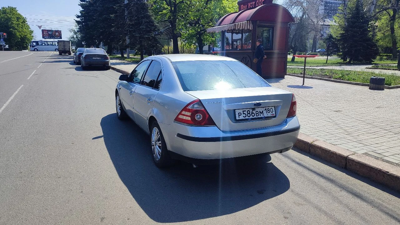 Ford mondeo 3 1.8 бензин 2005г г. макеевка я 1 владелец в птс, мкпп 5ст. родной пробег 305тыс. родной!. по машине много всего сделано за машиной следил и ухаживал как будто другой не будет. было сделано: заменены поршневые кольца (колбен) шатун вкладыши(колбен) прокладка гбц (виктор рейнз) болты гбц(рейнз) масл сьемн колпачки(виктор рейнз) отрегулированы зазоры стаканчиков. ровно выпуск 0.30 впуск 0.25. (очень муторное дело кто знает! я присутствовал) заменён полность комплект цепи грм с натяжителем, звёздами, успокоителями. 2024г(фото отчёт имеется) заменены 2 обводных ролика навесного. так же и сам ремень. в 2025г. убрана болячка вихревых заслонок заменил втулки во впускном коллекторе на капролоновые. открываются закрываются четко без посторонних звуков и дизеления. заменена корзина и ведомый диск. в 2022г стоит новый двухмассовый маховик(сакс) старый отдам в придачу оказался живой. так как стучал выжимной заменил и его(старые запчасти имеются, раз уж залез поставил новый маховик (43тыс руб)в 2022г. кпп втыкаются все передачи как и должны. (мягко и без усилия) почищена полностью система егр. ( при капитал. ремонте) заменена сетка бензонасоса в баке( была практически чистая) так же заменён мотор бензонасоса! свечи менялись 16тыс, назад ( нареканий нет) катушка новая и проводам высоковольтным 2 года. все старые запчасти имеются. катализатор вырезан. машина не прошивалась. динамика не изменилась ни как. едет бодро на свои 1.8. обслужены в начале лета суппорта. установлена андроид магнитола 10дюймов. подключена камера заднего вида, gps трекер. подрулевые лепестки подключены так же, вай фай блютуз и т д. музыка звучит. ходовка: год назад заменены передние амортизаторы. задн. зайлент стабилизатора. ступичные подшипники оба перед. в 2026г. передние тормозные диски заменил на новые в 2025г. (вентилируемые) стойки стаб. шаровые опоры, рул наконечники. наружные шрузы(оба)заменены, стояли ещё родные. авто сбитая нет не стуков не грюков. .. комфортная как для водителя так и для пассажиров. салон чистый и имеет вид. шины лето. r16. в 2023 году довел до исправного состояния кондиционер, был разобран компрессор и заменены прокладки, заменена трубка высокого давление причина ухода фриона. заменён антифриз. масло в кпп. 2024г по кузову есть нюансы возрастные. но по мере поступления всё убиралось. хранение гаражное. два ключа сигнализация, откр закрытие с кнопки. продажа (переоформление мрэо) тех осмотр пройден. дк на руках 2026г. - фотография - 7