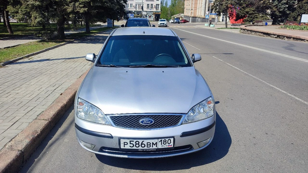 Ford mondeo 3 1.8 бензин 2005г г. макеевка я 1 владелец в птс, мкпп 5ст. родной пробег 305тыс. родной!. по машине много всего сделано за машиной следил и ухаживал как будто другой не будет. было сделано: заменены поршневые кольца (колбен) шатун вкладыши(колбен) прокладка гбц (виктор рейнз) болты гбц(рейнз) масл сьемн колпачки(виктор рейнз) отрегулированы зазоры стаканчиков. ровно выпуск 0.30 впуск 0.25. (очень муторное дело кто знает! я присутствовал) заменён полность комплект цепи грм с натяжителем, звёздами, успокоителями. 2024г(фото отчёт имеется) заменены 2 обводных ролика навесного. так же и сам ремень. в 2025г. убрана болячка вихревых заслонок заменил втулки во впускном коллекторе на капролоновые. открываются закрываются четко без посторонних звуков и дизеления. заменена корзина и ведомый диск. в 2022г стоит новый двухмассовый маховик(сакс) старый отдам в придачу оказался живой. так как стучал выжимной заменил и его(старые запчасти имеются, раз уж залез поставил новый маховик (43тыс руб)в 2022г. кпп втыкаются все передачи как и должны. (мягко и без усилия) почищена полностью система егр. ( при капитал. ремонте) заменена сетка бензонасоса в баке( была практически чистая) так же заменён мотор бензонасоса! свечи менялись 16тыс, назад ( нареканий нет) катушка новая и проводам высоковольтным 2 года. все старые запчасти имеются. катализатор вырезан. машина не прошивалась. динамика не изменилась ни как. едет бодро на свои 1.8. обслужены в начале лета суппорта. установлена андроид магнитола 10дюймов. подключена камера заднего вида, gps трекер. подрулевые лепестки подключены так же, вай фай блютуз и т д. музыка звучит. ходовка: год назад заменены передние амортизаторы. задн. зайлент стабилизатора. ступичные подшипники оба перед. в 2026г. передние тормозные диски заменил на новые в 2025г. (вентилируемые) стойки стаб. шаровые опоры, рул наконечники. наружные шрузы(оба)заменены, стояли ещё родные. авто сбитая нет не стуков не грюков. .. комфортная как для водителя так и для пассажиров. салон чистый и имеет вид. шины лето. r16. в 2023 году довел до исправного состояния кондиционер, был разобран компрессор и заменены прокладки, заменена трубка высокого давление причина ухода фриона. заменён антифриз. масло в кпп. 2024г по кузову есть нюансы возрастные. но по мере поступления всё убиралось. хранение гаражное. два ключа сигнализация, откр закрытие с кнопки. продажа (переоформление мрэо) тех осмотр пройден. дк на руках 2026г. - фотография - 3