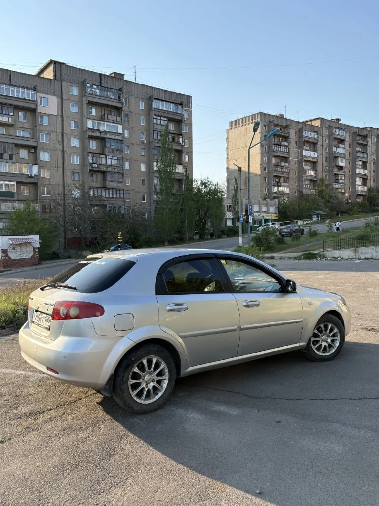 Продам шевроле лачетти 1.4 2007г. авто в хорошем состоянии на полном ходу, гур, абс, передние стеклоподъёмники, 2din магнитола. переоформление в мрэо, город горловка, 450 000 ₽ торг у капота, +79493658942 - фотография - 4