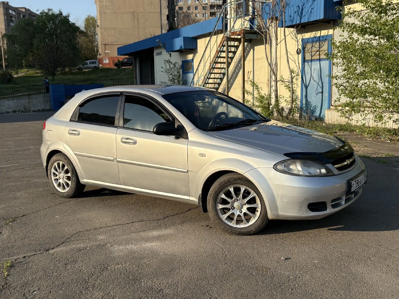 Продам шевроле лачетти 1.4 2007г. авто в хорошем состоянии на полном ходу, гур, абс, передние стеклоподъёмники, 2din магнитола. переоформление в мрэо, город горловка, 450 000 ₽ торг у капота, +79493658942 - фотография - 2