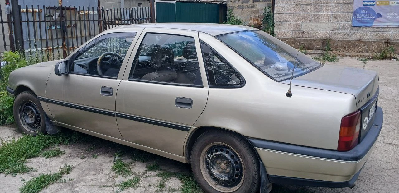 🔥opel vectra🔥1992г. в шикарном состоянии ✅в одних руках с 2000 года ✅мотор 1.8 ⛽газ/бензин ✅коробка механика 5 ст. ✅2 стеклоподъёмника ✅новая зимняя резина 💯на уверенном ходу 🔩из нового: практически всё! харцызск 💰стоимость 265.00 - фотография - 3