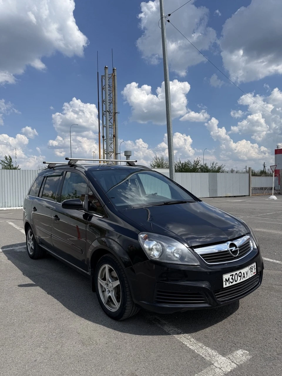Продам opel zafira b двигатель 1.8 бензин. 5 ступенчатая механика. 7 мест 2005 год. один хозяин. климат контроль, подогрев сидений, круиз контроль, абс, светодиодные фары, мультируль, esp, релинги на крыше. отличная рабочая лошадка. полное переоформление приветствуется. цена 650 т. руб +79591392627 г. свердловск - фотография - 1
