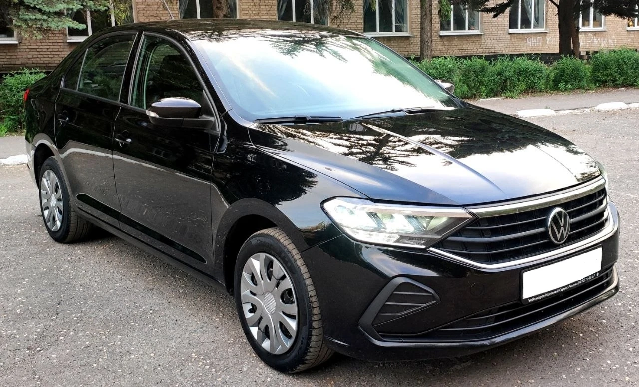 Продам volkswagen polo 2021 года, 1,6 механика в новом кузове. авто в родной краске, не такси, не каршеринг. пробег 145 тыс. км. по двигателю вопросов нет, шепчет, ходовая обслужена, новая резина. хорошая комплектация 4 стеклоподъемника, климат контроль, заводское лед фары, бортовой компьютер, заводской монитор, блютуз, громкая связь, подогрев сидений, регулировка зеркал, подогрев переднего и заднего стекл, 2 юсб разъëма, багажник лифтбек. салон в идеале, авто смотрится очень эффектно. цена 1,290 млн. хороший торг у капота. детально по телефону +79493560528, +79493202480 - фотография - 6