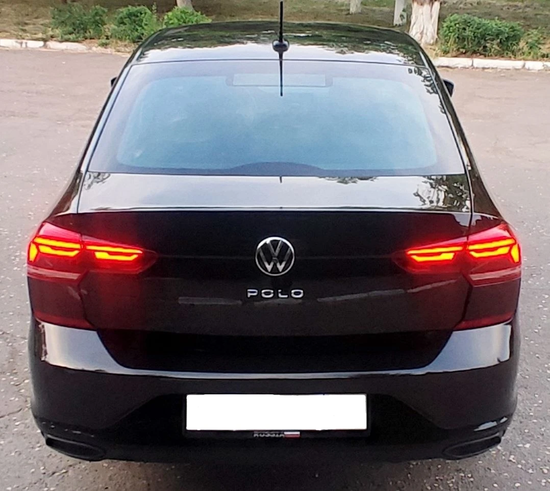 Продам volkswagen polo 2021 года, 1,6 механика в новом кузове. авто в родной краске, не такси, не каршеринг. пробег 145 тыс. км. по двигателю вопросов нет, шепчет, ходовая обслужена, новая резина. хорошая комплектация 4 стеклоподъемника, климат контроль, заводское лед фары, бортовой компьютер, заводской монитор, блютуз, громкая связь, подогрев сидений, регулировка зеркал, подогрев переднего и заднего стекл, 2 юсб разъëма, багажник лифтбек. салон в идеале, авто смотрится очень эффектно. цена 1,290 млн. хороший торг у капота. детально по телефону +79493560528, +79493202480 - фотография - 5