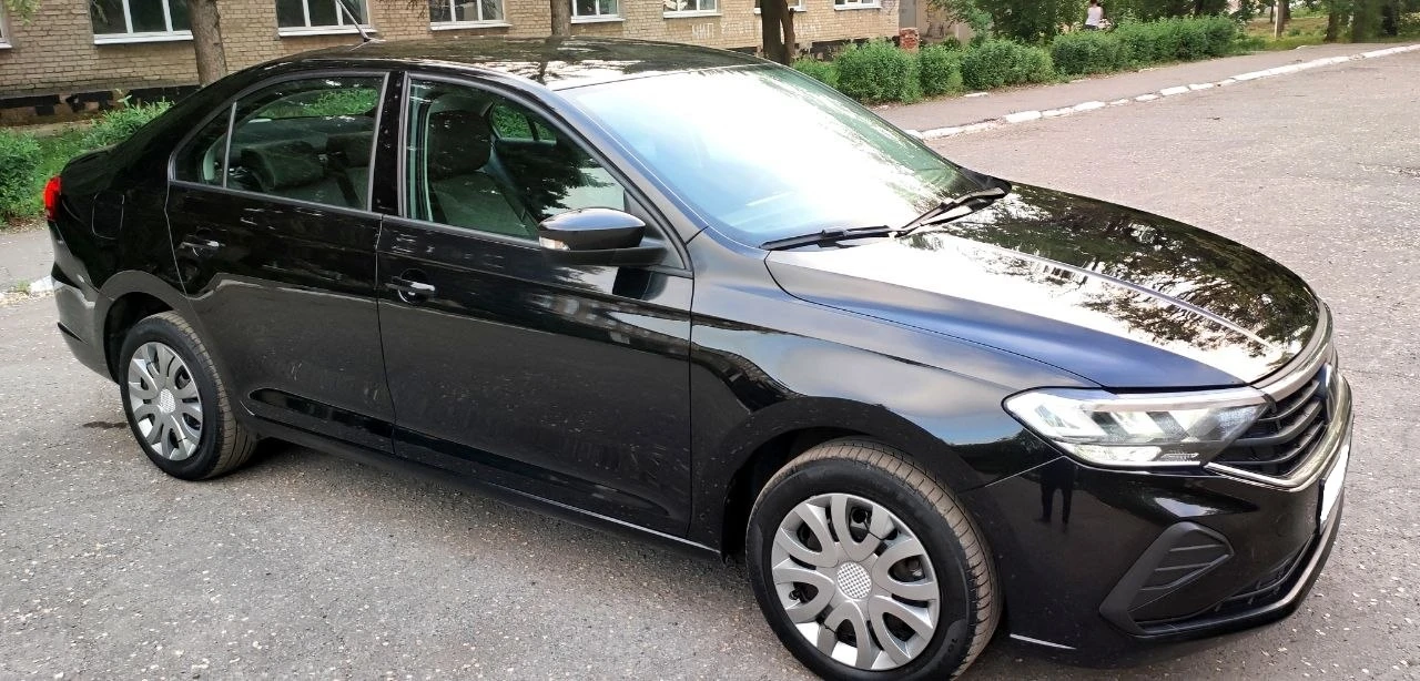 Продам volkswagen polo 2021 года, 1,6 механика в новом кузове. авто в родной краске, не такси, не каршеринг. пробег 145 тыс. км. по двигателю вопросов нет, шепчет, ходовая обслужена, новая резина. хорошая комплектация 4 стеклоподъемника, климат контроль, заводское лед фары, бортовой компьютер, заводской монитор, блютуз, громкая связь, подогрев сидений, регулировка зеркал, подогрев переднего и заднего стекл, 2 юсб разъëма, багажник лифтбек. салон в идеале, авто смотрится очень эффектно. цена 1,290 млн. хороший торг у капота. детально по телефону +79493560528, +79493202480 - фотография - 3