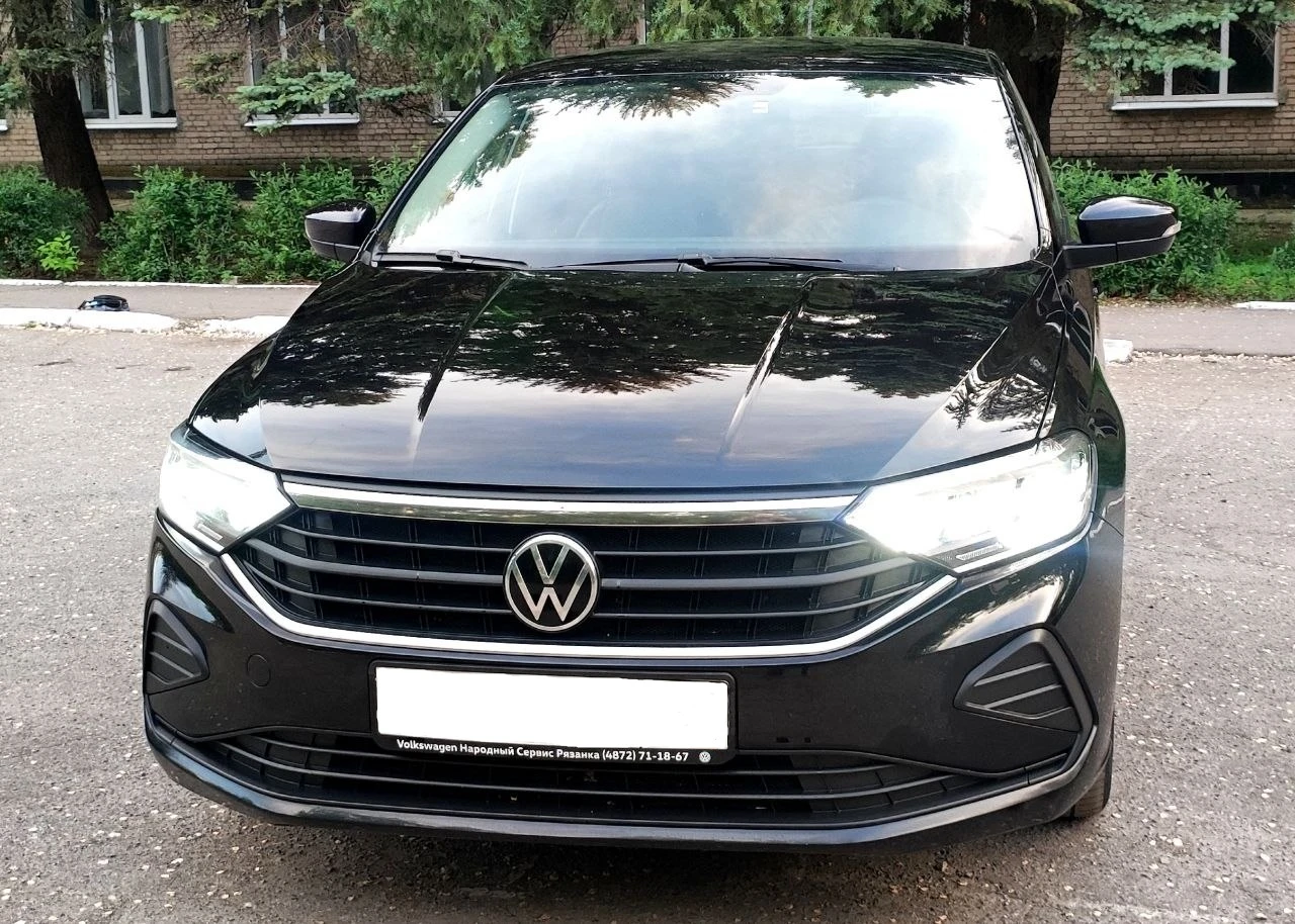 Продам volkswagen polo 2021 года, 1,6 механика в новом кузове. авто в родной краске, не такси, не каршеринг. пробег 145 тыс. км. по двигателю вопросов нет, шепчет, ходовая обслужена, новая резина. хорошая комплектация 4 стеклоподъемника, климат контроль, заводское лед фары, бортовой компьютер, заводской монитор, блютуз, громкая связь, подогрев сидений, регулировка зеркал, подогрев переднего и заднего стекл, 2 юсб разъëма, багажник лифтбек. салон в идеале, авто смотрится очень эффектно. цена 1,290 млн. хороший торг у капота. детально по телефону +79493560528, +79493202480 - фотография - 9