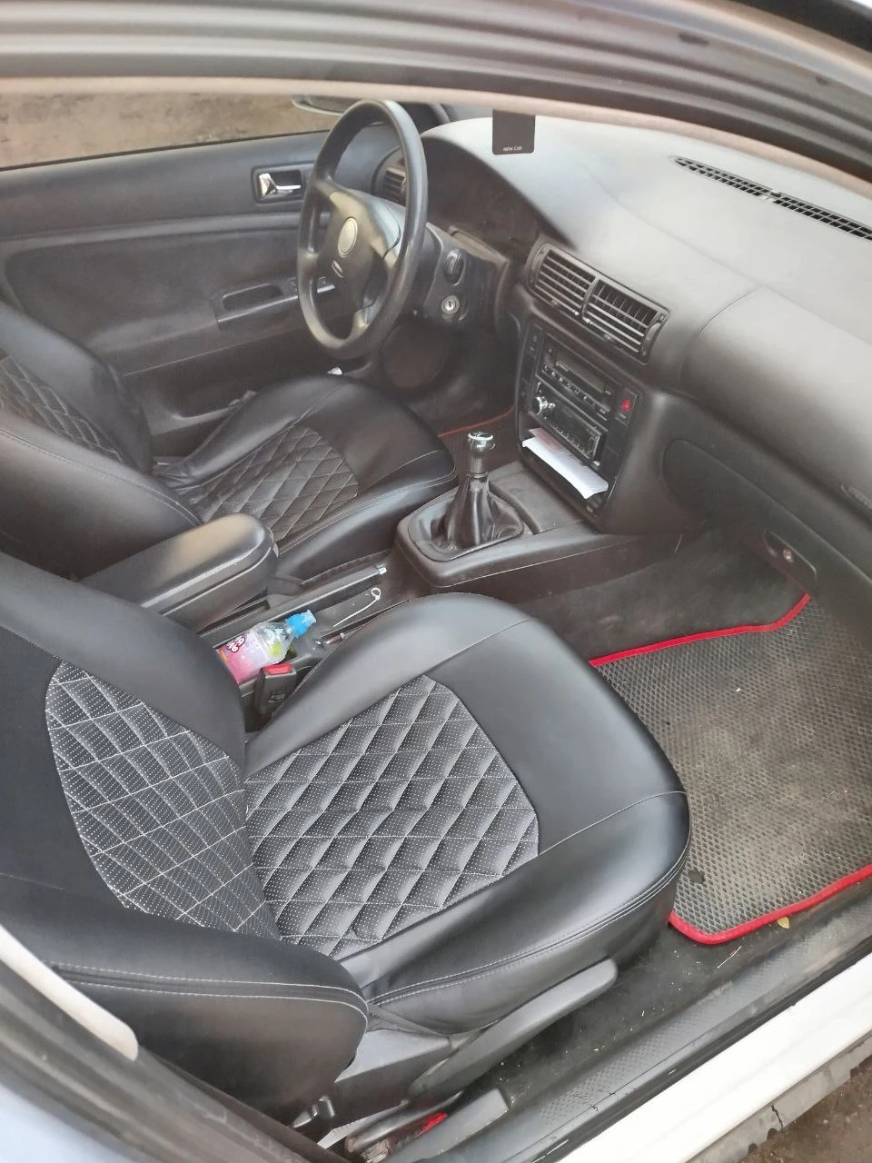 Volkswagen passat b5 1.6 8 клапонный (ahl) кузов без дтп, автомобиль местный, не гнилой. двигатель самый простой, без турбины, работает ровно, не дымит (масло не жрёт). все расходнии заменены, новый ремень грм, новый топливный фильтр после промывки топливной системы, форсунки обсуждены (промывка на стенде + новые кольца), новые тормозные колодки. комплектация: 4 эсп, климат контроль, abs. авто территориально в г. горловка. тел. : +79493139993(telegram) - фотография - 7