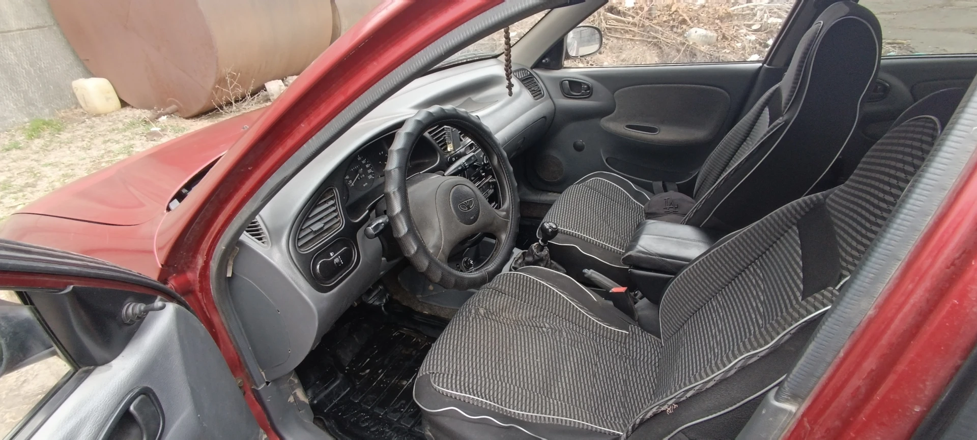 Daewoo lanos 2005 год, поляк fso, газ-бензин, пробег 285500,авто обслуженно, во влодение 6лет, все работает, все светиться, двигатель масло не ест от слова совсем, любые проверки, авто обслуживал вовремя, перекупам не беспокоить, на смотрины не езжу, номера оставляю себе, с ними дороже, новая сигнализация, доводчики, центральный замок, стекло подьемники, печка жарит отлично, днище целое само авто целое, есть рыжики, мятины, царапины, остальные вопросы по телефону - фотография - 3