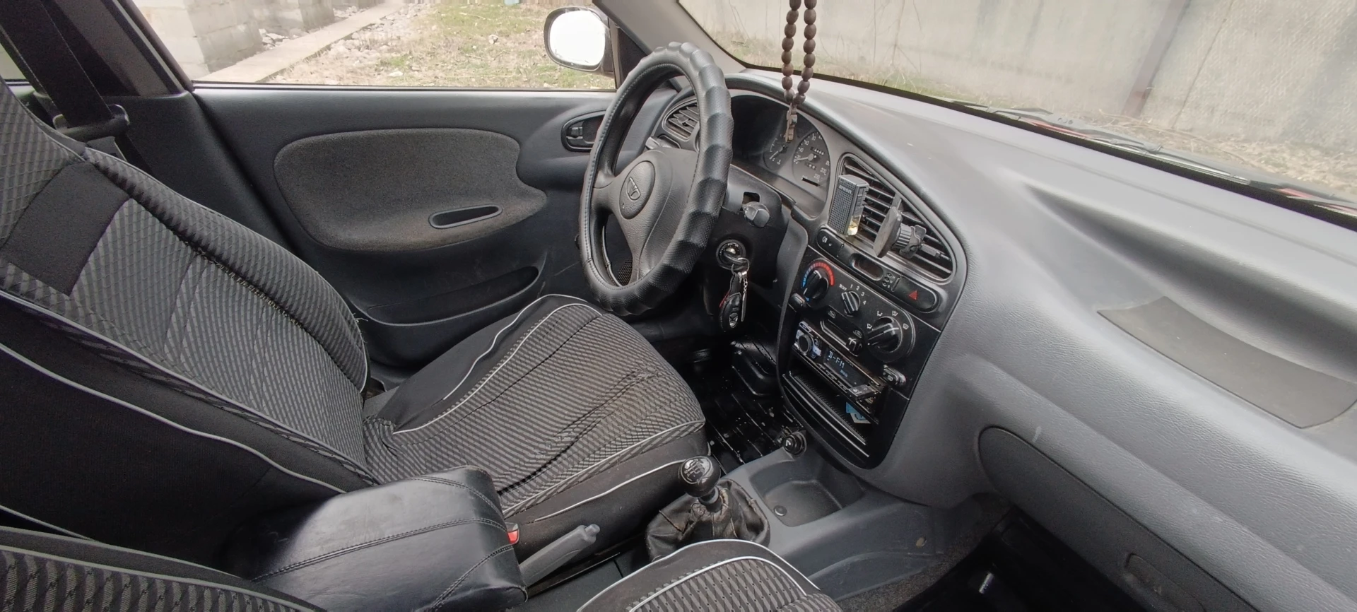 Daewoo lanos 2005 год, поляк fso, газ-бензин, пробег 285500,авто обслуженно, во влодение 6лет, все работает, все светиться, двигатель масло не ест от слова совсем, любые проверки, авто обслуживал вовремя, перекупам не беспокоить, на смотрины не езжу, номера оставляю себе, с ними дороже, новая сигнализация, доводчики, центральный замок, стекло подьемники, печка жарит отлично, днище целое само авто целое, есть рыжики, мятины, царапины, остальные вопросы по телефону - фотография - 4