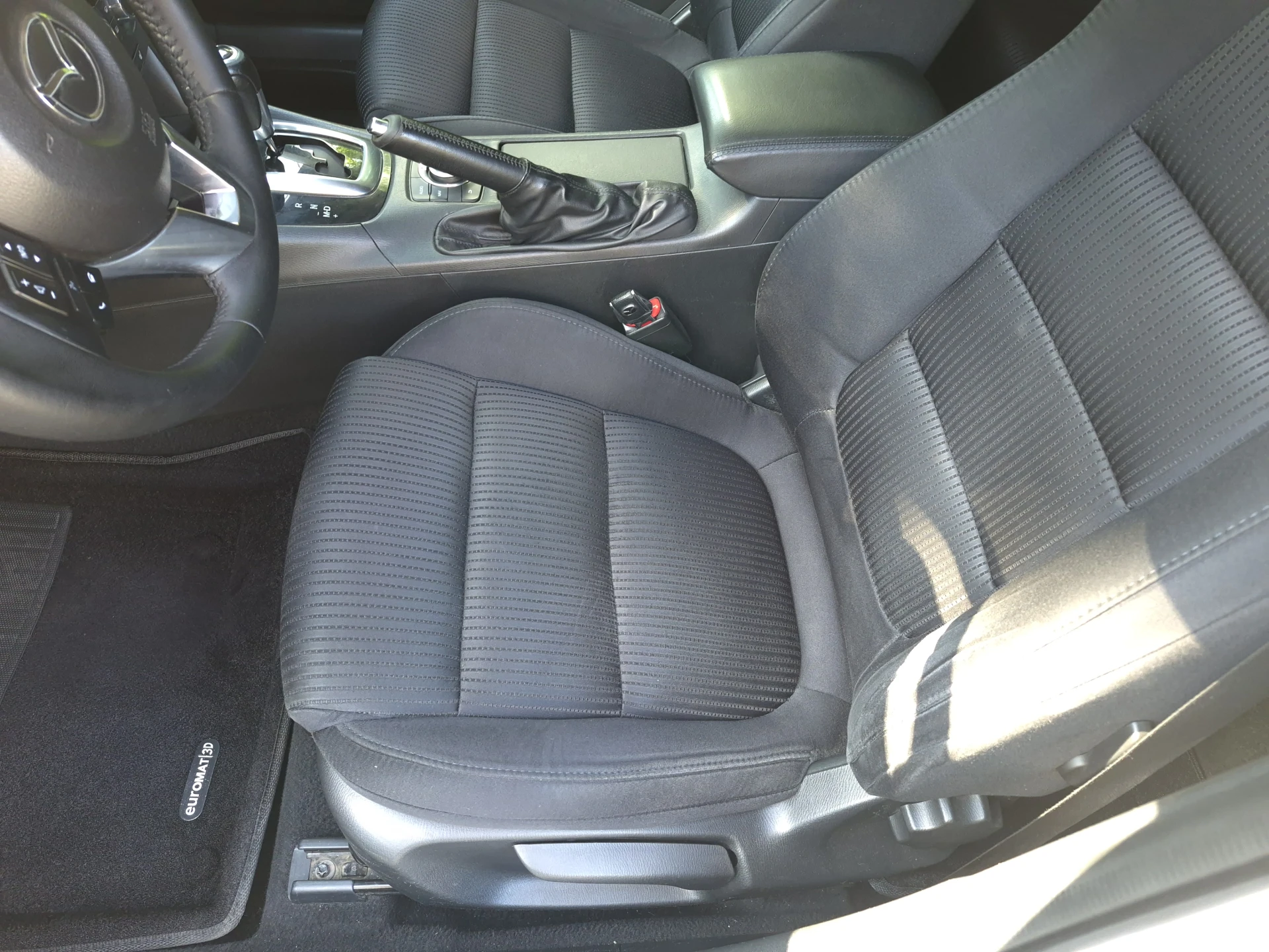 Продам свой автомобиль. mazda 6 2013 год пробег 260000 автомобиль в хорошем состоянии как технически так и внешне. вложено много сил и средств. авто обслужено, делать ничего нужно. в коробке масло менялось в апреле месяце. по ходовой все отлично. стоят bi led модули. комплектация supreme + адаптивный свет, датчик дождя и света. давление в шинах. цена 1450000 торг +79493149867 - фотография - 10