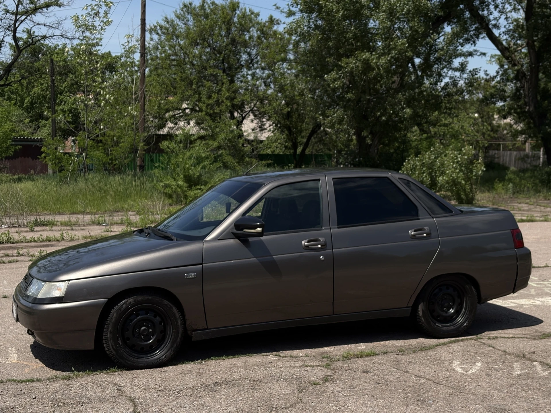 Продам свой ваз 2110 в красивом цвете кориандр 2007г. двигатель 1.6 шеснарь 124мотор очень бодрый, коробка на отлично! заменены все расходники включая грм. состояние кузова хорошее, дно стаканы и тд все целое, есть небольшие моменты по лкп. стоит евроторпеда работает каждая кнопка все светится и включается, салон не затертый - чистый. авто на новой японской зимней резине r14. в машине установлен автозвук + шумоизоляция стоимостью больше 100к руб. с продажей не спешу. переоформление в мрэо цена 295 000₽ торг реальному покупателю, город горловка +79493658942 - фотография - 1