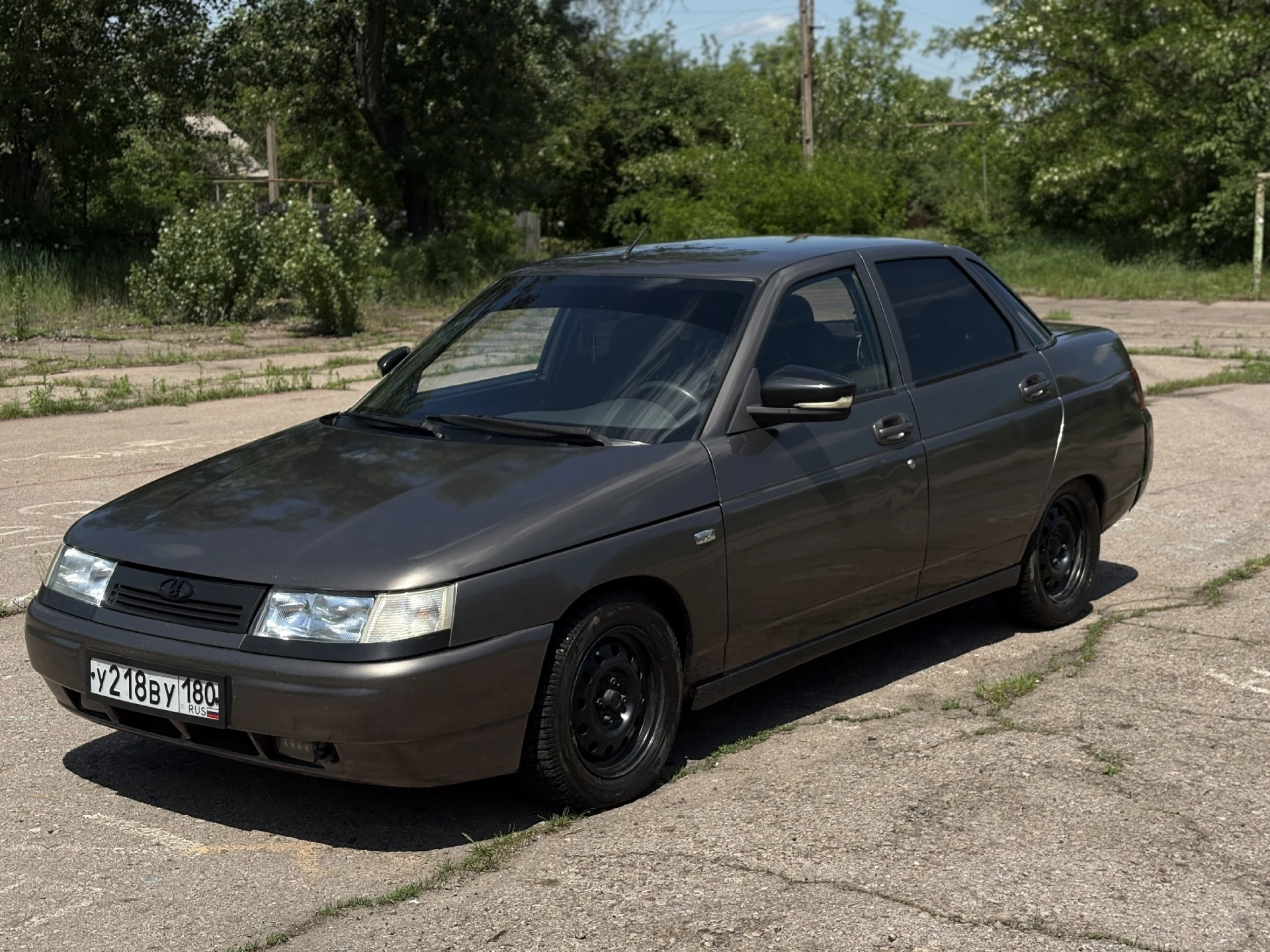 Продам свой ваз 2110 в красивом цвете кориандр 2007г. двигатель 1.6 шеснарь 124мотор очень бодрый, коробка на отлично! заменены все расходники включая грм. состояние кузова хорошее, дно стаканы и тд все целое, есть небольшие моменты по лкп. стоит евроторпеда работает каждая кнопка все светится и включается, салон не затертый - чистый. авто на новой японской зимней резине r14. в машине установлен автозвук + шумоизоляция стоимостью больше 100к руб. с продажей не спешу. переоформление в мрэо цена 295 000₽ торг реальному покупателю, город горловка +79493658942 - фотография - 8