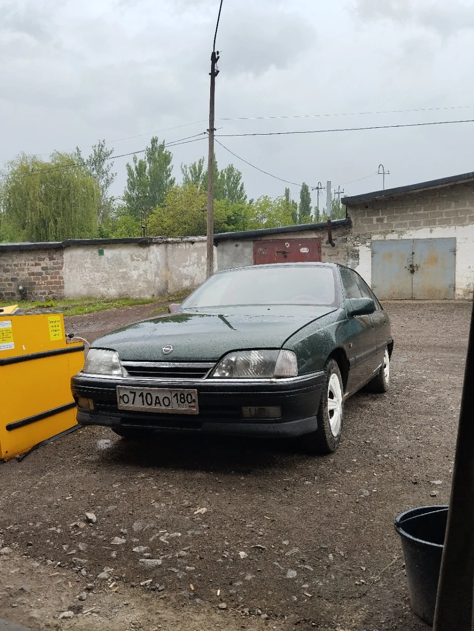 Опель омега а 1992 год цена: 140.000₽ 2.0 8клоп 5ступка меха задний привод. мотор после ремонта все четко сухо все поменяно нечего не течёт масло не берёт новый радиатор, масло, антифриз, аккумулятор, свечи, брони провода, топливный бензонасос, фильтра, помпа грм ремень. резина лето новая зима второй комплект на дисках в хорошем состоянии постоянный учёт 180 газ евро4 вписан птс стс переоформление без проблем. один хозяин. с магнитолой музыка штатная. цена жигулей и эндуриков. дно в идеале пороги арки требуют замены на фото все видно не критично. харцызск тел: +79494906447 - фотография - 3