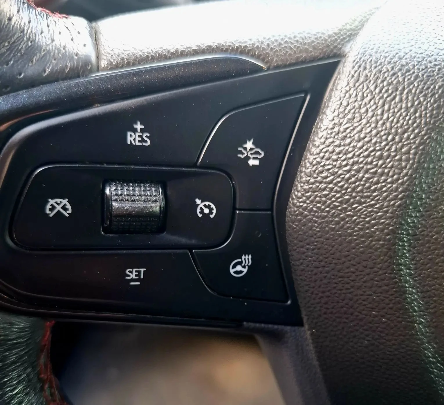 Chevrolet тrailвlazer rs, декабрь 2021 года. Корейская сборка. Один владелиц. Передний привод. 1,3 турбо, 150 л. С. . Комплектация rs:
Много полезных ассистентов:
Автомобиль полностью обслужен, юридически чистый, без залогов, запретов, утиль сборов. Готов к переоформлению.
Цена 1850 000 рублей
Донецк +79492490399 - фотография - 6