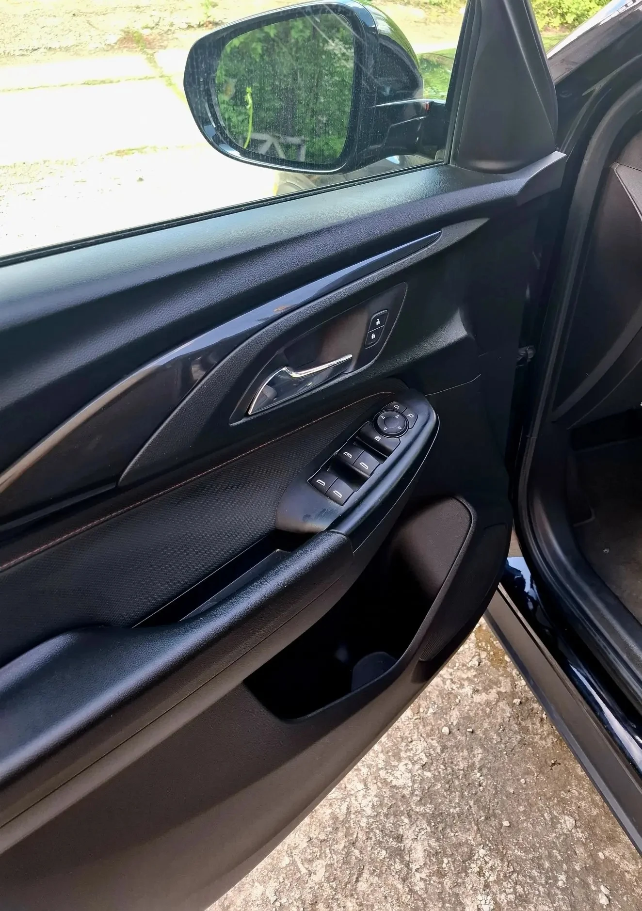 Chevrolet тrailвlazer rs, декабрь 2021 года. Корейская сборка. Один владелиц. Передний привод. 1,3 турбо, 150 л. С. . Комплектация rs:
Много полезных ассистентов:
Автомобиль полностью обслужен, юридически чистый, без залогов, запретов, утиль сборов. Готов к переоформлению.
Цена 1850 000 рублей
Донецк +79492490399 - фотография - 8