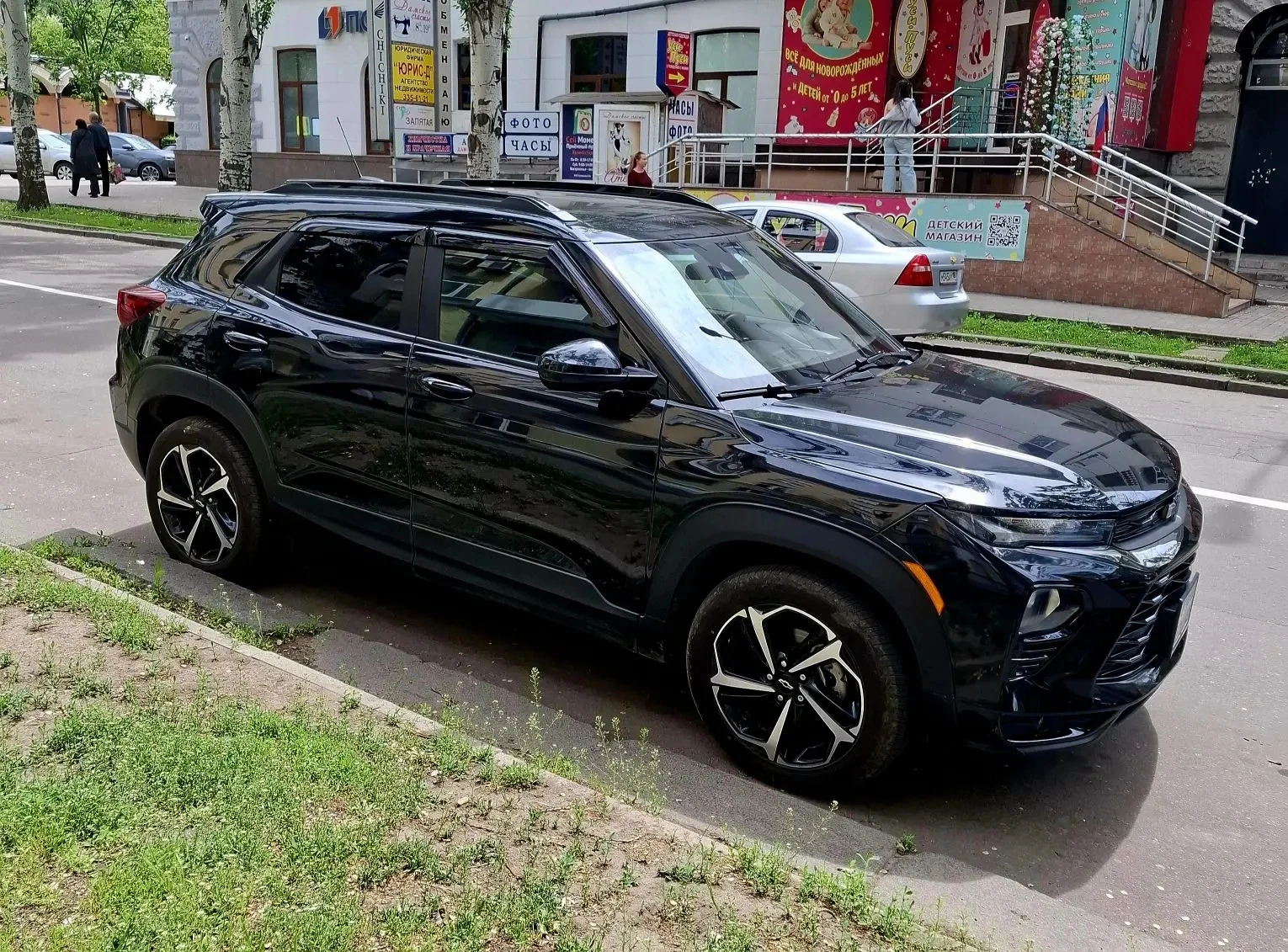 Chevrolet тrailвlazer rs, декабрь 2021 года. Корейская сборка. Один владелиц. Передний привод. 1,3 турбо, 150 л. С. . Комплектация rs:
Много полезных ассистентов:
Автомобиль полностью обслужен, юридически чистый, без залогов, запретов, утиль сборов. Готов к переоформлению.
Цена 1850 000 рублей
Донецк +79492490399 - фотография - 3