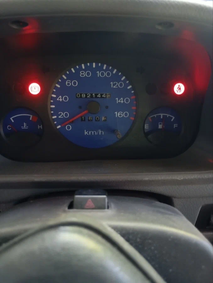Daewoo tico, экономичный городской автомобиль. продается в городе мариуполь. в хорошем рабочем состоянии, ухоженный авто. компактный и очень экономичный, отлично подходит для города, поездок на работу или как первая машина. 1997 год, 92 000 км, объем 0,8 литра, кпп - механика(5), 41 л. с, всего два владельца ✅ двигатель работает ровно ✅ коробка передач без нареканий ✅ кузов в достойном для своих лет состоянии ✅ 4 электростеклоподъемника ✅ простая и недорогая в обслуживании конструкция ✅ малый расход топлива ✅ зимний и летний комплект хороших колес автомобиль своевременно обслуживался, хранится под навесом. документы в порядке. сел и поехал. осмотр по договорённости. цена 300 000 руб 📞 звоните: +79490833925 - фотография - 7