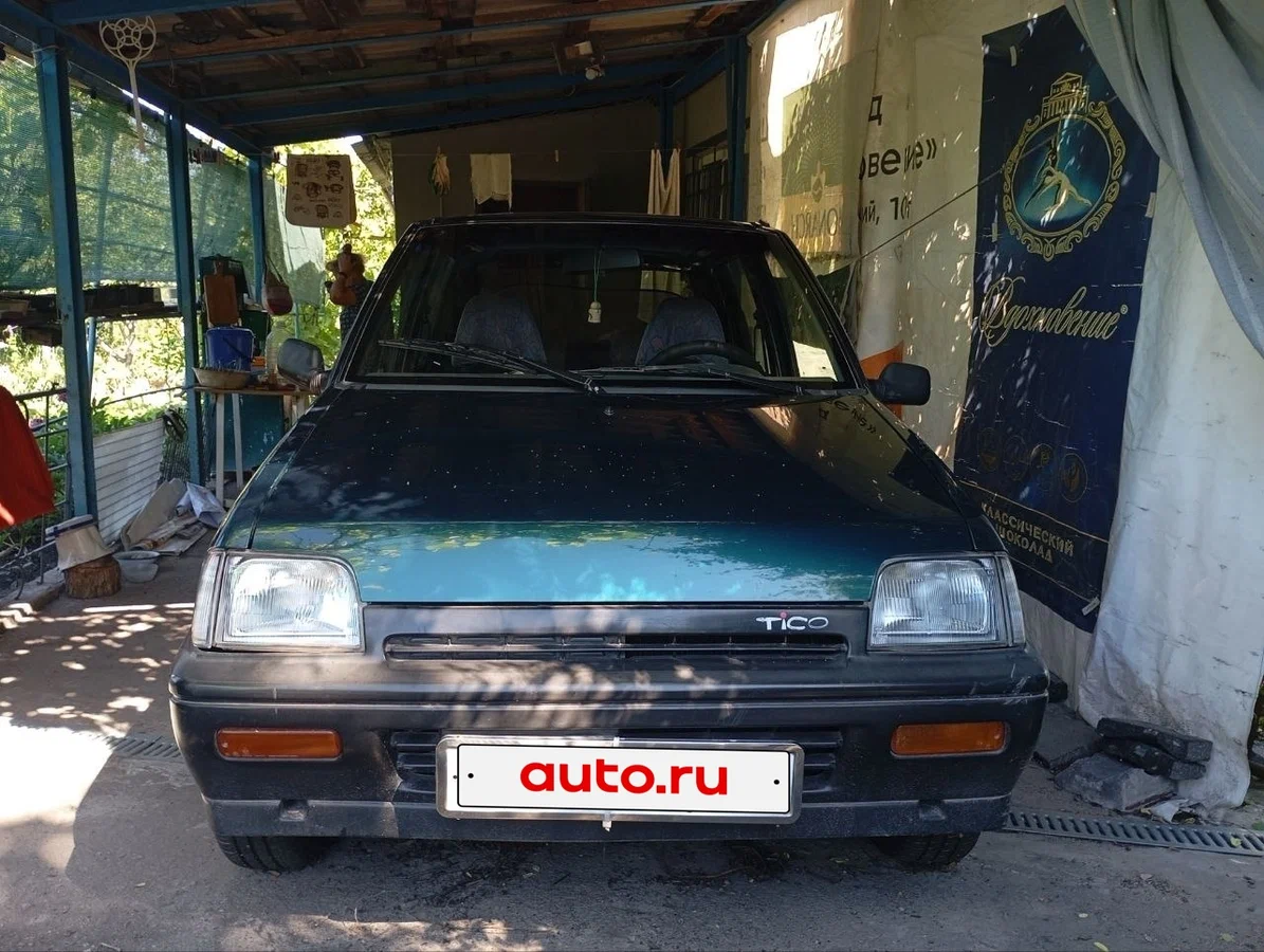 Daewoo tico, экономичный городской автомобиль. продается в городе мариуполь. в хорошем рабочем состоянии, ухоженный авто. компактный и очень экономичный, отлично подходит для города, поездок на работу или как первая машина. 1997 год, 92 000 км, объем 0,8 литра, кпп - механика(5), 41 л. с, всего два владельца ✅ двигатель работает ровно ✅ коробка передач без нареканий ✅ кузов в достойном для своих лет состоянии ✅ 4 электростеклоподъемника ✅ простая и недорогая в обслуживании конструкция ✅ малый расход топлива ✅ зимний и летний комплект хороших колес автомобиль своевременно обслуживался, хранится под навесом. документы в порядке. сел и поехал. осмотр по договорённости. цена 300 000 руб 📞 звоните: +79490833925 - фотография - 12
