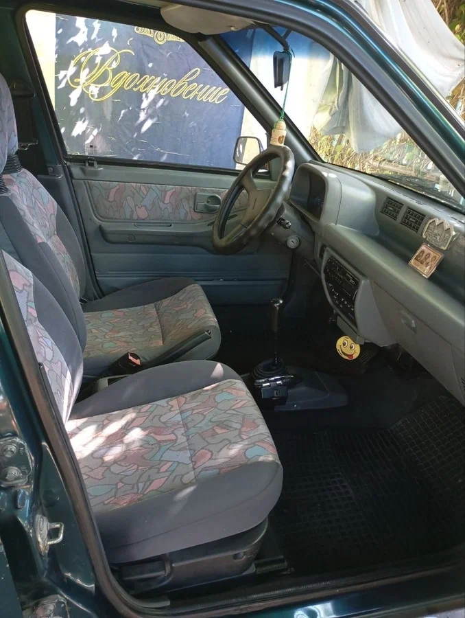 Daewoo tico, экономичный городской автомобиль. продается в городе мариуполь. в хорошем рабочем состоянии, ухоженный авто. компактный и очень экономичный, отлично подходит для города, поездок на работу или как первая машина. 1997 год, 92 000 км, объем 0,8 литра, кпп - механика(5), 41 л. с, всего два владельца ✅ двигатель работает ровно ✅ коробка передач без нареканий ✅ кузов в достойном для своих лет состоянии ✅ 4 электростеклоподъемника ✅ простая и недорогая в обслуживании конструкция ✅ малый расход топлива ✅ зимний и летний комплект хороших колес автомобиль своевременно обслуживался, хранится под навесом. документы в порядке. сел и поехал. осмотр по договорённости. цена 300 000 руб 📞 звоните: +79490833925 - фотография - 5