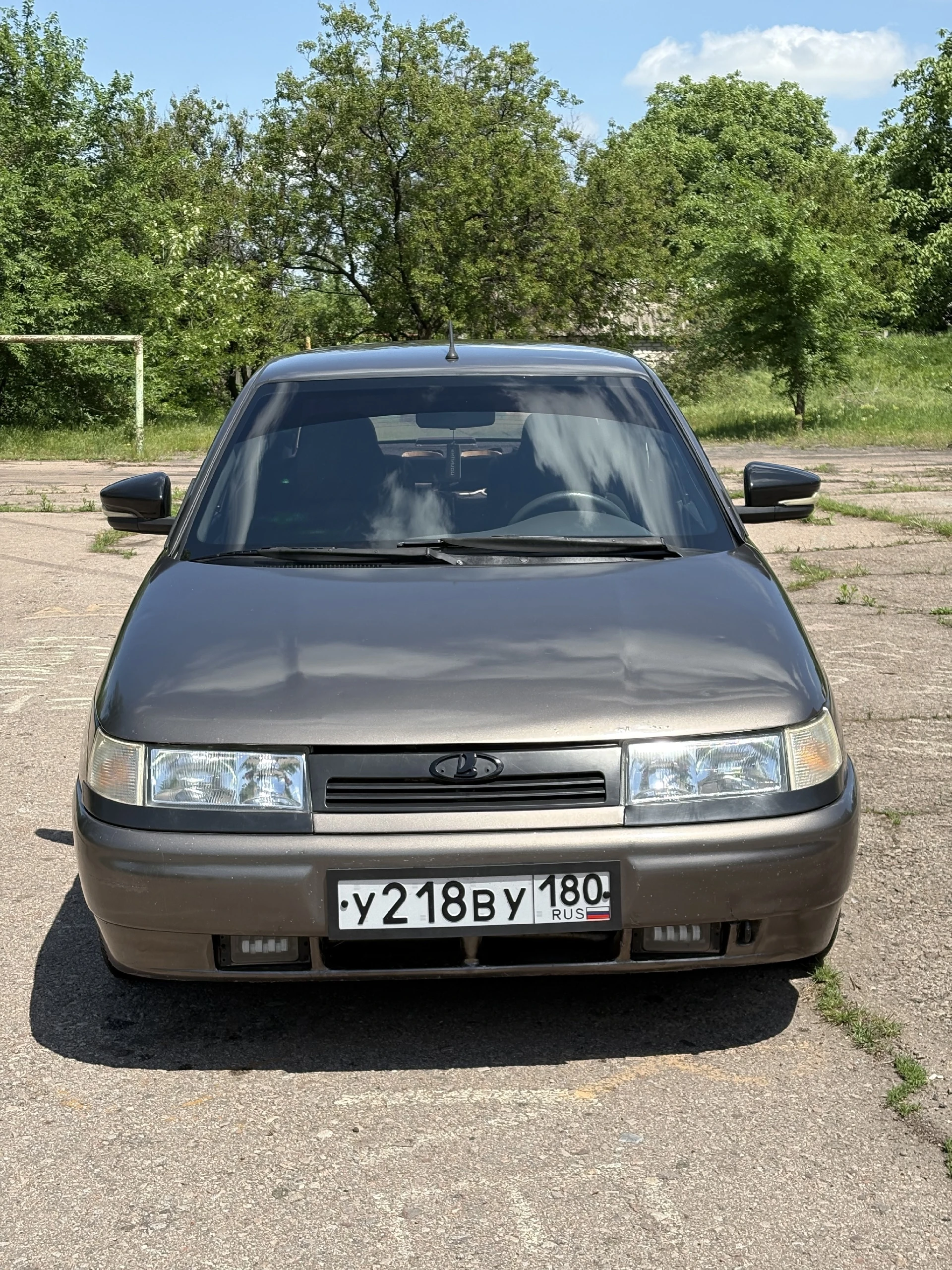 Продам свой ваз 2110 в красивом цвете кориандр 2007г. двигатель 1.6 шеснарь 124мотор очень бодрый, коробка на отлично! заменены все расходники включая грм. состояние кузова хорошее, дно стаканы и тд все целое, есть небольшие моменты по лкп. стоит евроторпеда работает каждая кнопка все светится и включается, салон не затертый - чистый. авто на новой японской зимней резине r14. в машине установлен автозвук + шумоизоляция стоимостью больше 100к руб. с продажей не спешу. переоформление в мрэо цена 290 000₽ торг реальному покупателю, город горловка +79493658942 - фотография - 2
