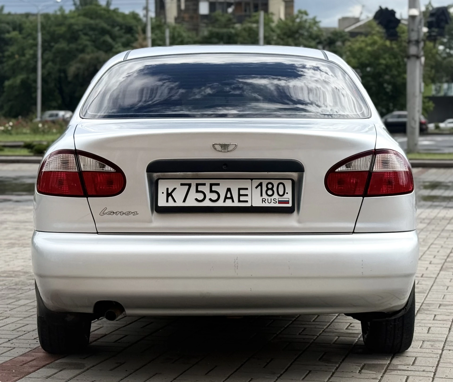 Daewoo lanos дэу ланос 2008 г. в., эксплуатация с 2010. поляк 1.6 16v. куплен в донецке, не пригон. один собственник. не бит, стекла родные. без ржавчины. родной пробег 176 тыс. км. обслужен, акты работ все в сервисной книге до 2026 года. сигнализация с обратной связью (автозапуск, доводчики передних стеклоподъемников). магнитола пионер. машина вся в шумо-вибро изоляции. два комплекта колес на дисках (лето на титанах, зима на штампах). led в птф и фарах. кондиционер рабочий. осмотр донецк. цена 325.000т. р. +79494453530 - фотография - 5