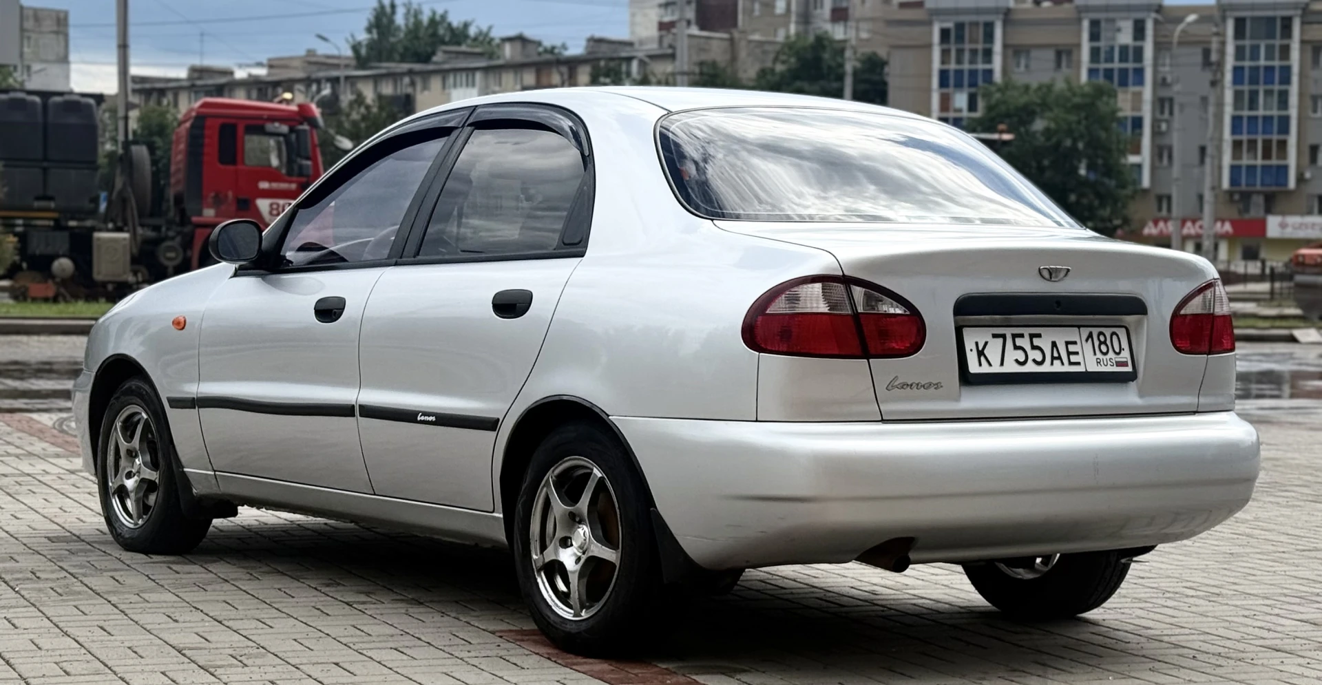 Daewoo lanos дэу ланос 2008 г. в., эксплуатация с 2010. поляк 1.6 16v. куплен в донецке, не пригон. один собственник. не бит, стекла родные. без ржавчины. родной пробег 176 тыс. км. обслужен, акты работ все в сервисной книге до 2026 года. сигнализация с обратной связью (автозапуск, доводчики передних стеклоподъемников). магнитола пионер. машина вся в шумо-вибро изоляции. два комплекта колес на дисках (лето на титанах, зима на штампах). led в птф и фарах. кондиционер рабочий. осмотр донецк. цена 325.000т. р. +79494453530 - фотография - 6