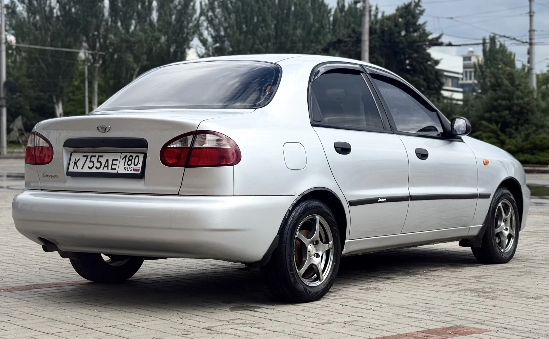 Daewoo lanos дэу ланос 2008 г. в., эксплуатация с 2010. поляк 1.6 16v. куплен в донецке, не пригон. один собственник. не бит, стекла родные. без ржавчины. родной пробег 176 тыс. км. обслужен, акты работ все в сервисной книге до 2026 года. сигнализация с обратной связью (автозапуск, доводчики передних стеклоподъемников). магнитола пионер. машина вся в шумо-вибро изоляции. два комплекта колес на дисках (лето на титанах, зима на штампах). led в птф и фарах. кондиционер рабочий. осмотр донецк. цена 325.000т. р. +79494453530 - фотография - 4
