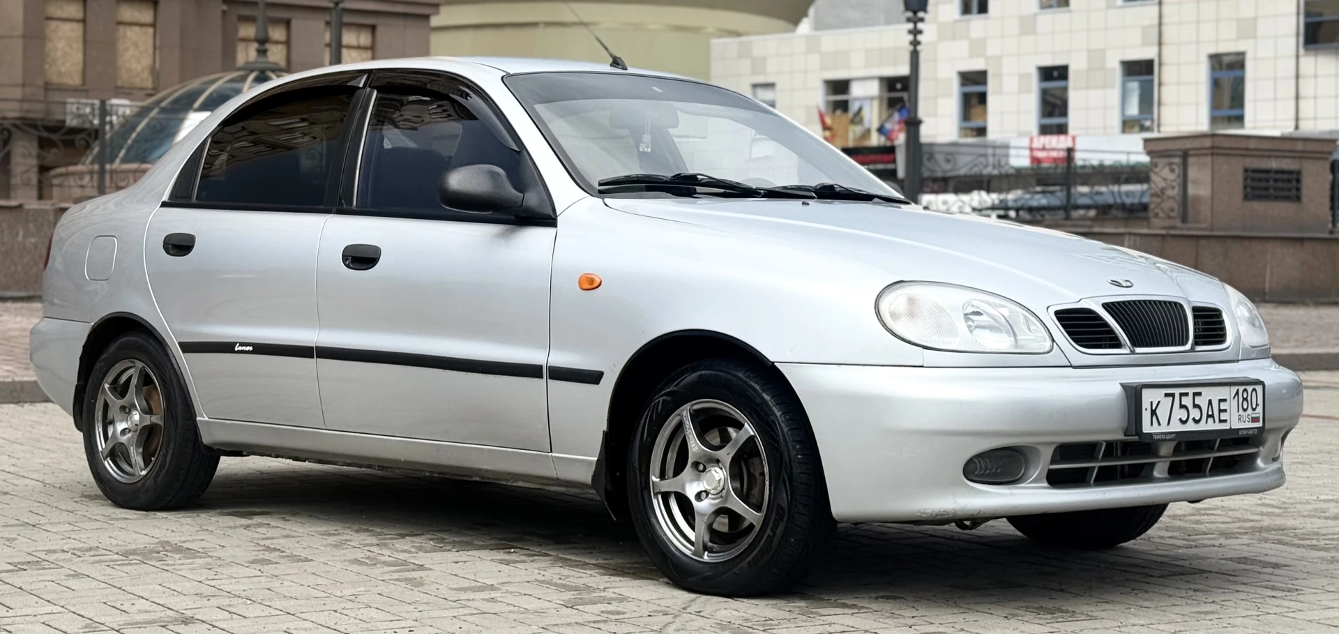 Daewoo lanos дэу ланос 2008 г. в., эксплуатация с 2010. поляк 1.6 16v. куплен в донецке, не пригон. один собственник. не бит, стекла родные. без ржавчины. родной пробег 176 тыс. км. обслужен, акты работ все в сервисной книге до 2026 года. сигнализация с обратной связью (автозапуск, доводчики передних стеклоподъемников). магнитола пионер. машина вся в шумо-вибро изоляции. два комплекта колес на дисках (лето на титанах, зима на штампах). led в птф и фарах. кондиционер рабочий. осмотр донецк. цена 325.000т. р. +79494453530 - фотография - 3