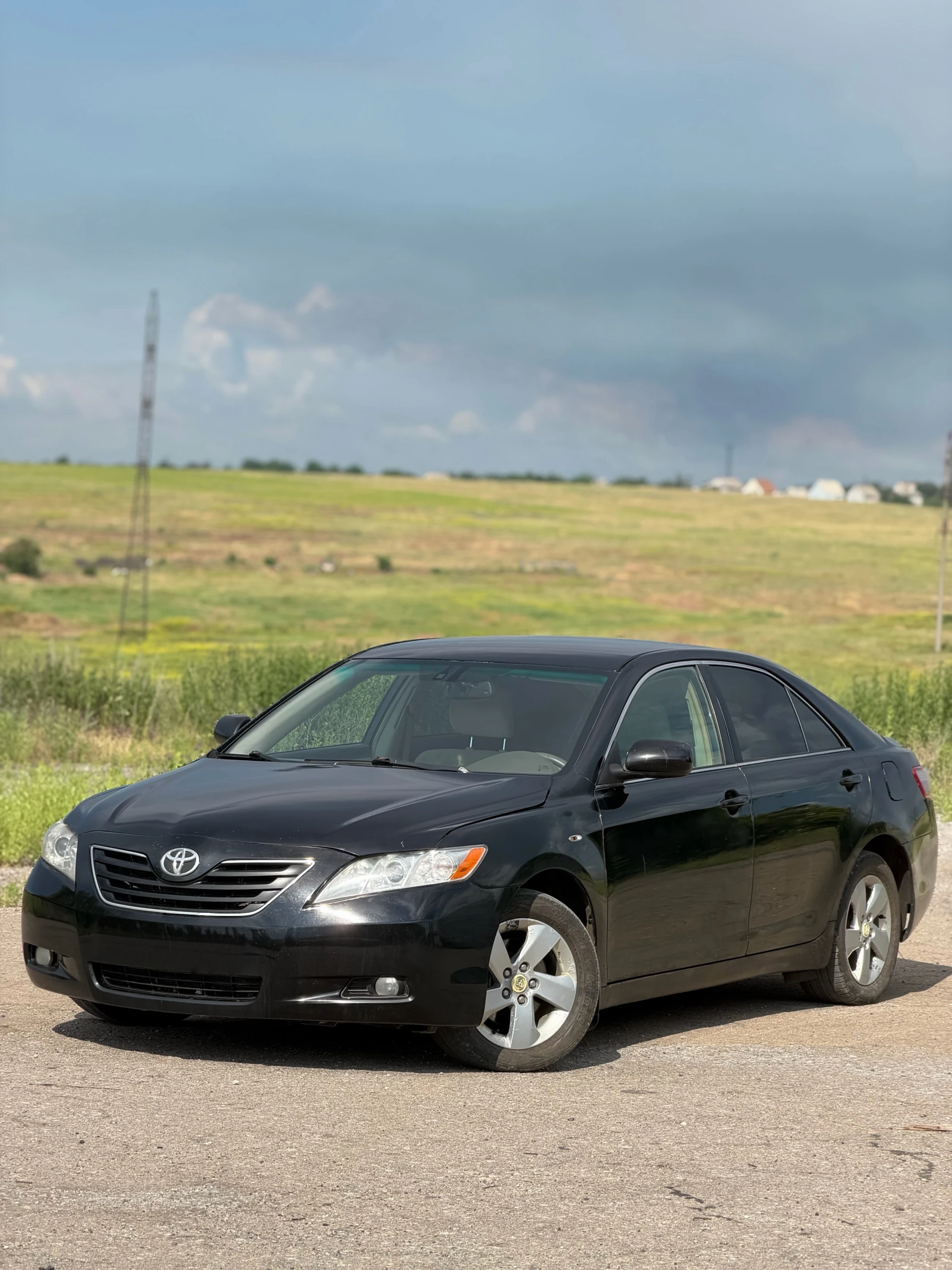 Харцызск toyota camry xv40 2006 г. 2.4 мт двигатель работает ровно, не дымит и не троит. коробка также без нареканий, климат работает исправно. 280.000 оригинального пробега(подтвержден базой). автомобиль дилерский,3 хозяина за 20 лет. полностью рабочая машина, без проблем по технической части, нужно заниматься днищем, 2 комплекта резины лето-зима. цена: 730.000( хороший торг у капота) - фотография - 1