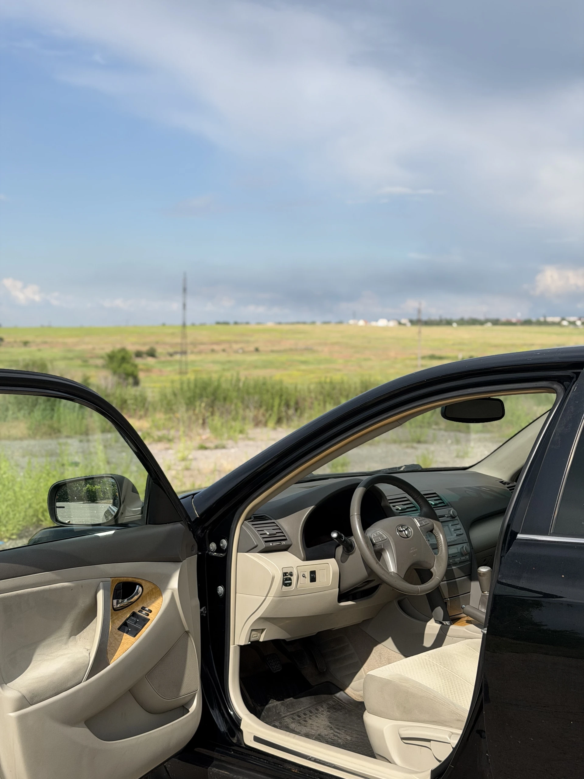 Харцызск toyota camry xv40 2006 г. 2.4 мт двигатель работает ровно, не дымит и не троит. коробка также без нареканий, климат работает исправно. 280.000 оригинального пробега(подтвержден базой). автомобиль дилерский,3 хозяина за 20 лет. полностью рабочая машина, без проблем по технической части, нужно заниматься днищем, 2 комплекта резины лето-зима. цена: 730.000( хороший торг у капота) - фотография - 5