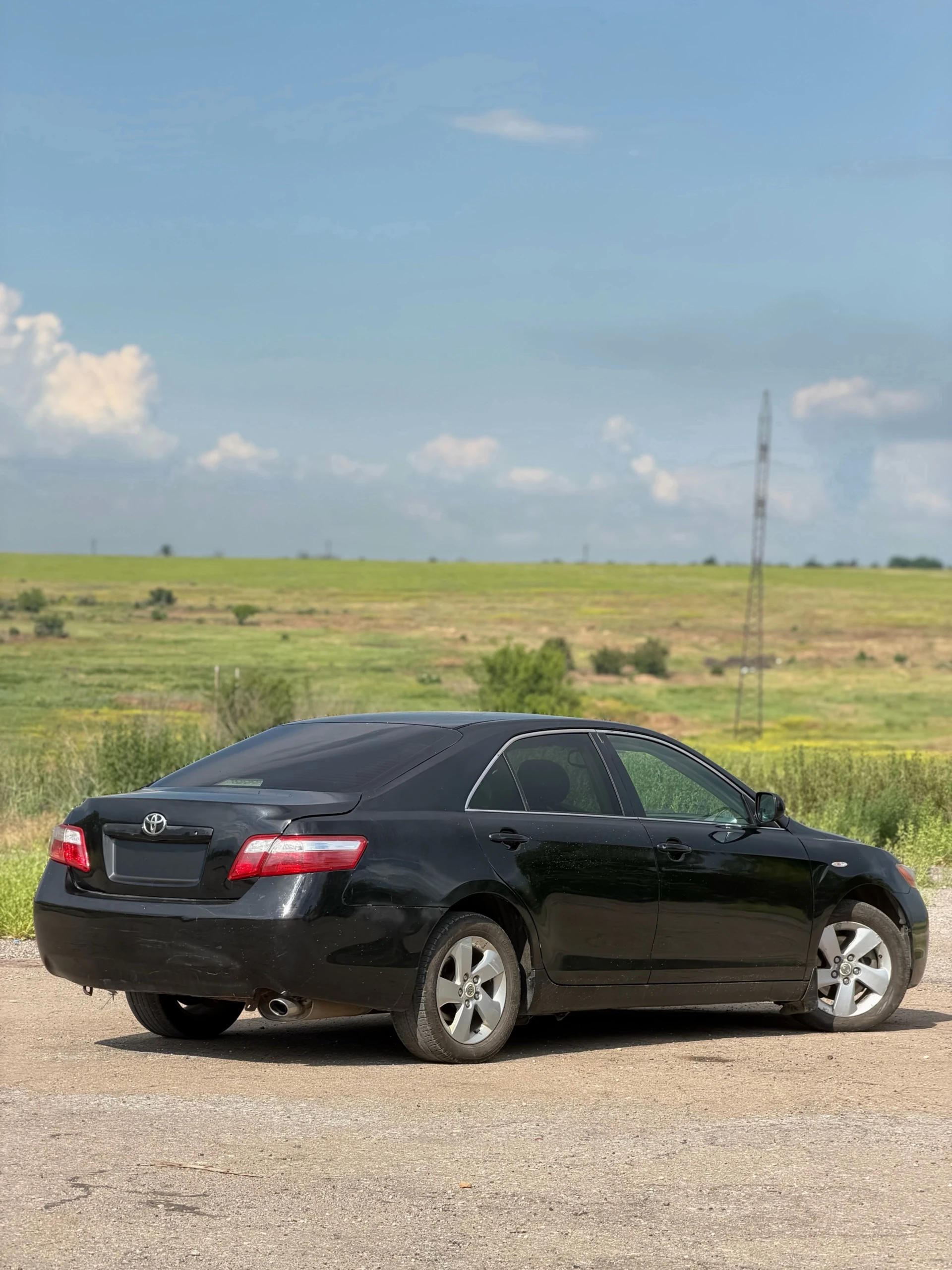 Харцызск toyota camry xv40 2006 г. 2.4 мт двигатель работает ровно, не дымит и не троит. коробка также без нареканий, климат работает исправно. 280.000 оригинального пробега(подтвержден базой). автомобиль дилерский,3 хозяина за 20 лет. полностью рабочая машина, без проблем по технической части, нужно заниматься днищем, 2 комплекта резины лето-зима. цена: 730.000( хороший торг у капота) - фотография - 4