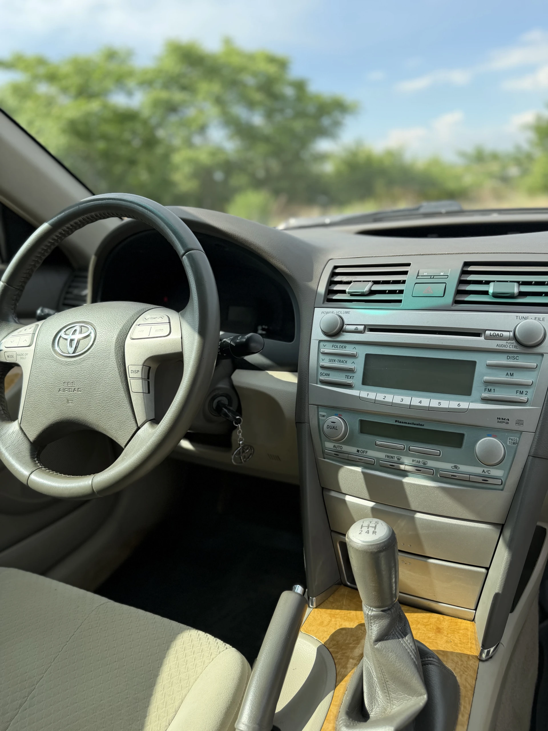 Харцызск toyota camry xv40 2006 г. 2.4 мт двигатель работает ровно, не дымит и не троит. коробка также без нареканий, климат работает исправно. 280.000 оригинального пробега(подтвержден базой). автомобиль дилерский,3 хозяина за 20 лет. полностью рабочая машина, без проблем по технической части, нужно заниматься днищем, 2 комплекта резины лето-зима. цена: 730.000( хороший торг у капота) - фотография - 8